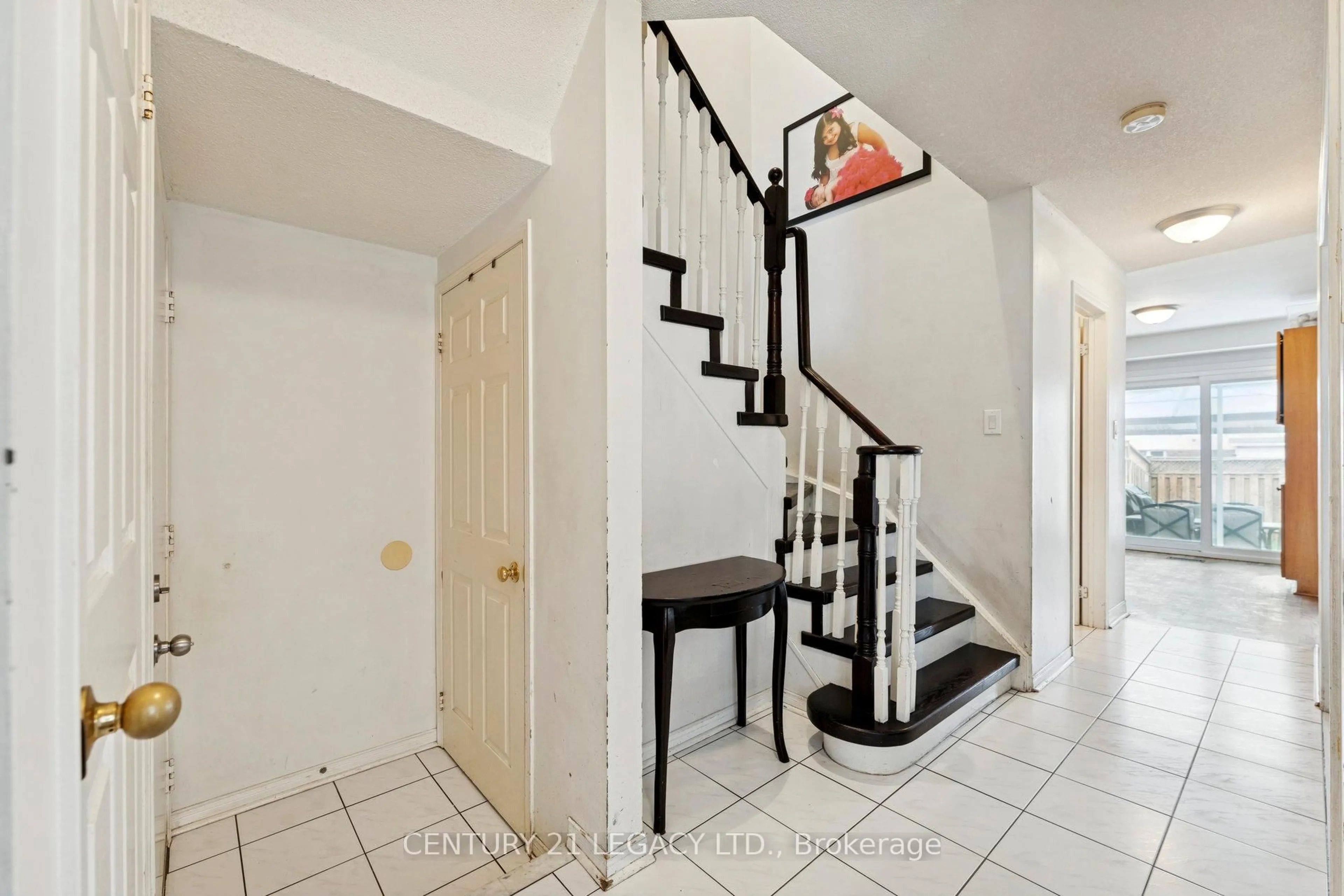 Indoor entryway for 71 Townley Cres, Brampton Ontario L6Z 4T1