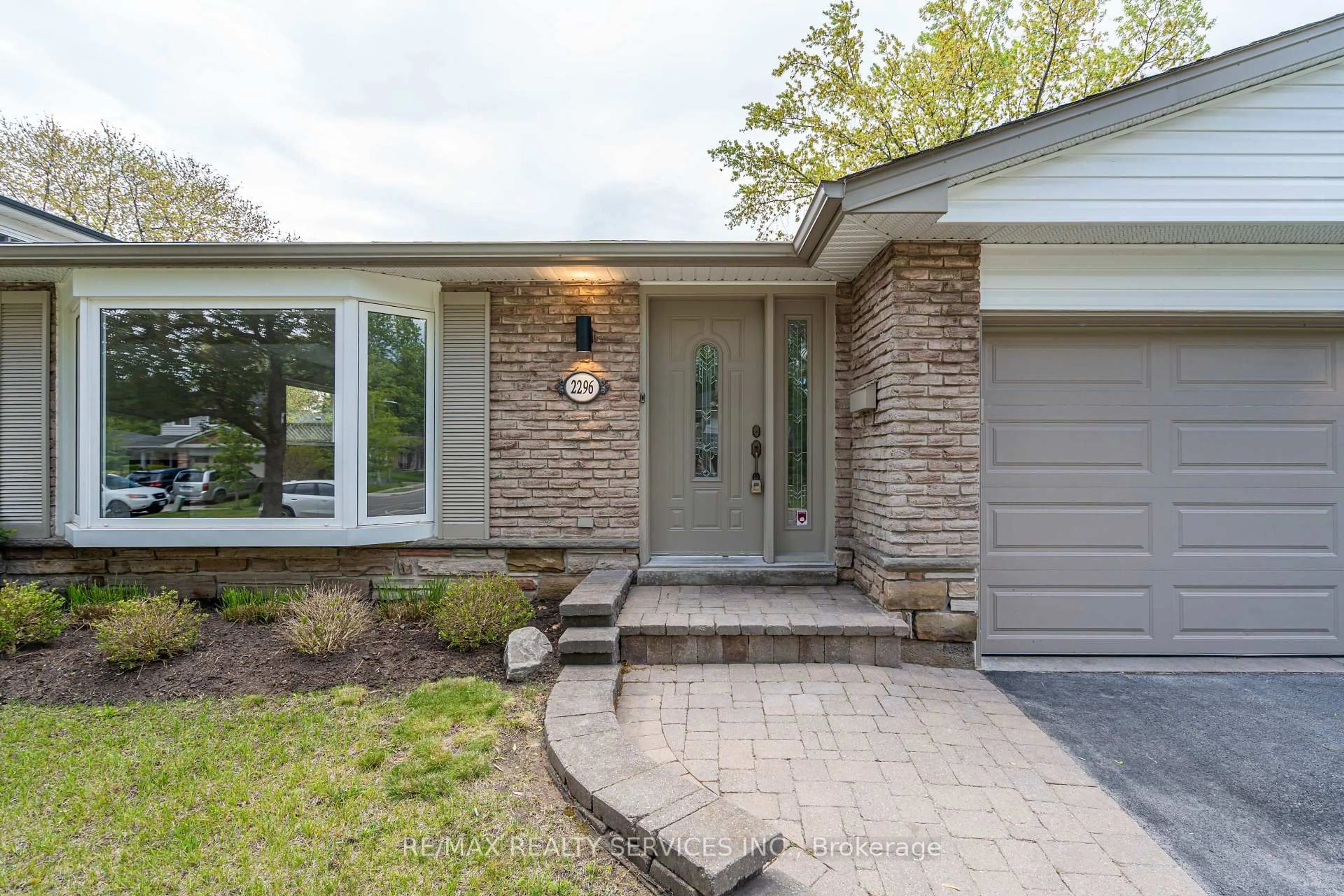 Unknown for 2296 Devon Rd, Oakville Ontario L6J 5R4