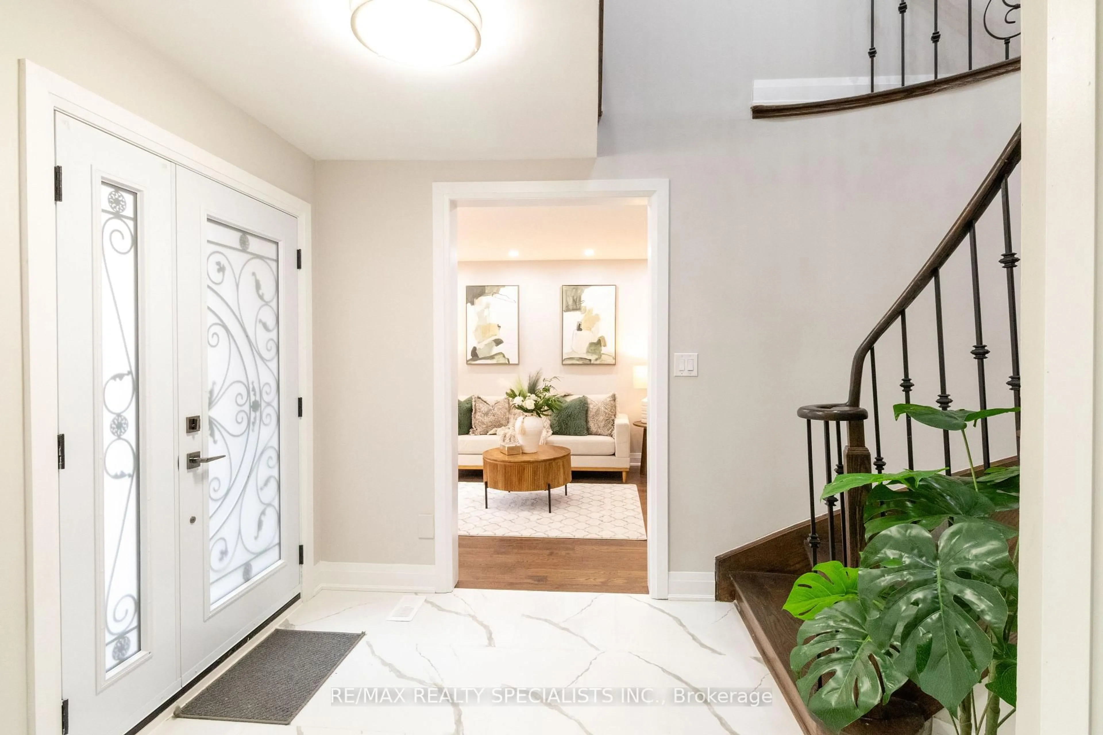 Indoor entryway for 21 Bristol Ave, Brampton Ontario L6X 2B1