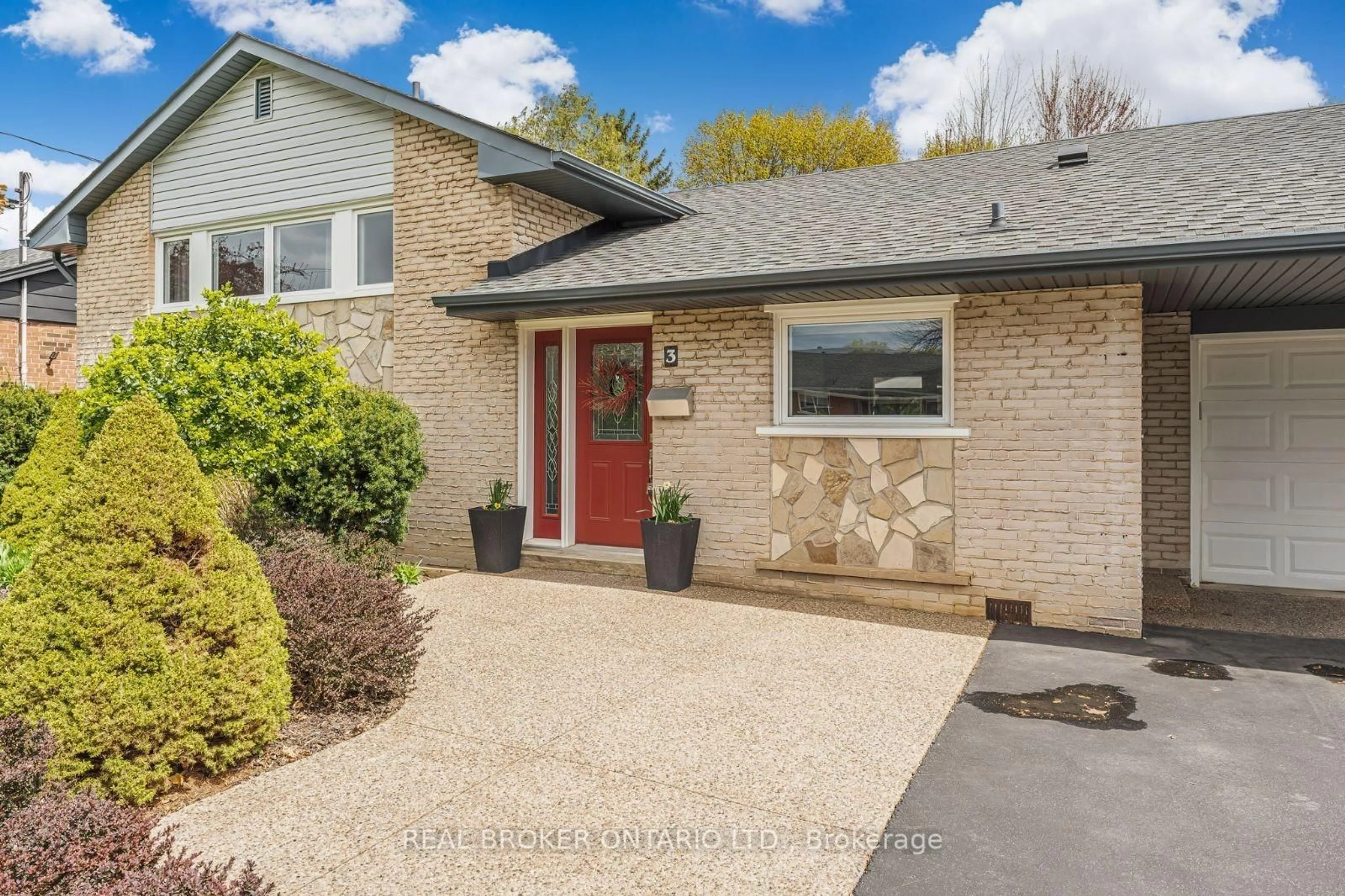 Home with brick exterior material, street for 3 Ellesboro Dr, Mississauga Ontario L5N 1B9