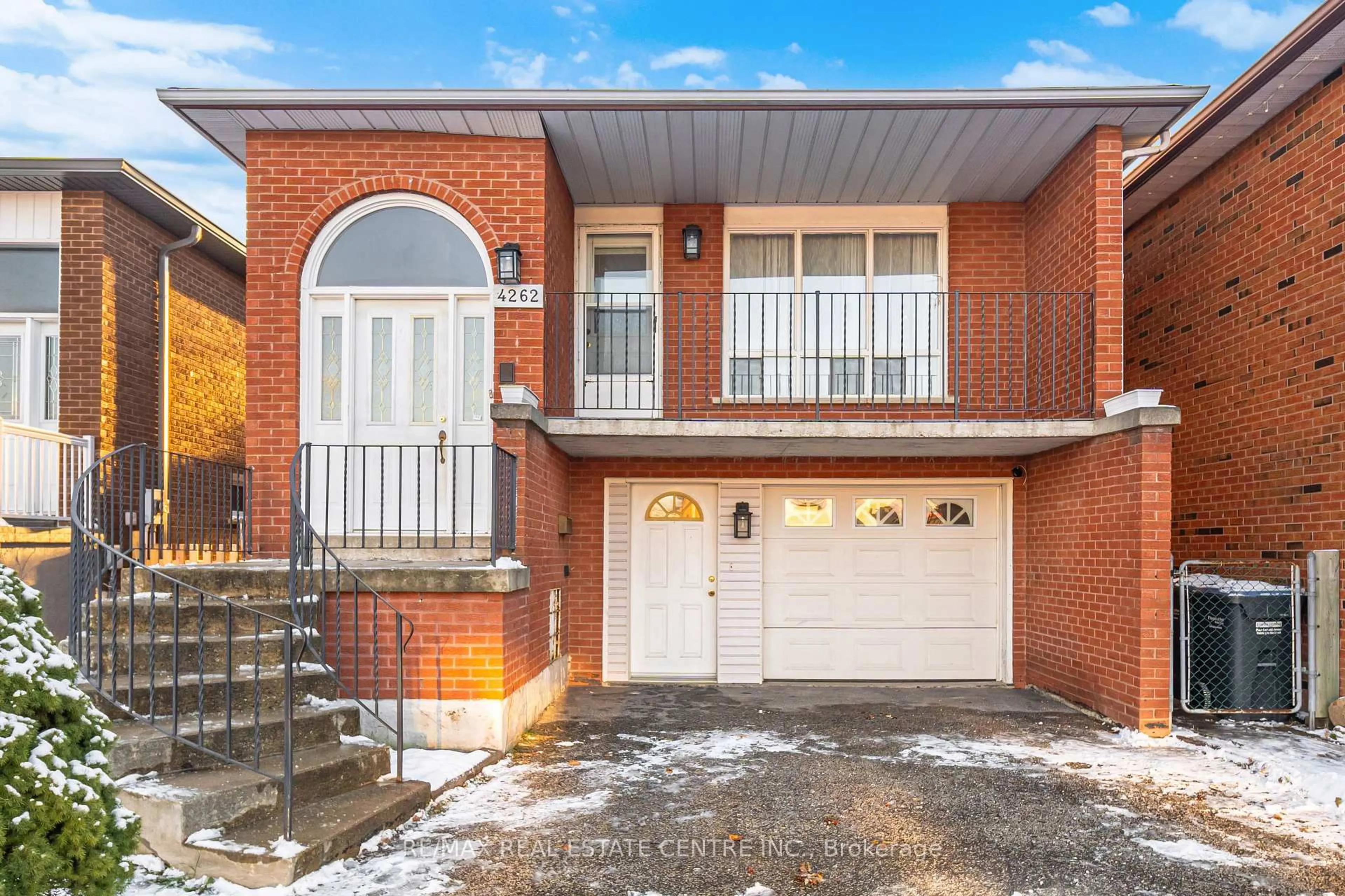 Unknown for 4262 Poltava Cres, Mississauga Ontario L4W 3C2