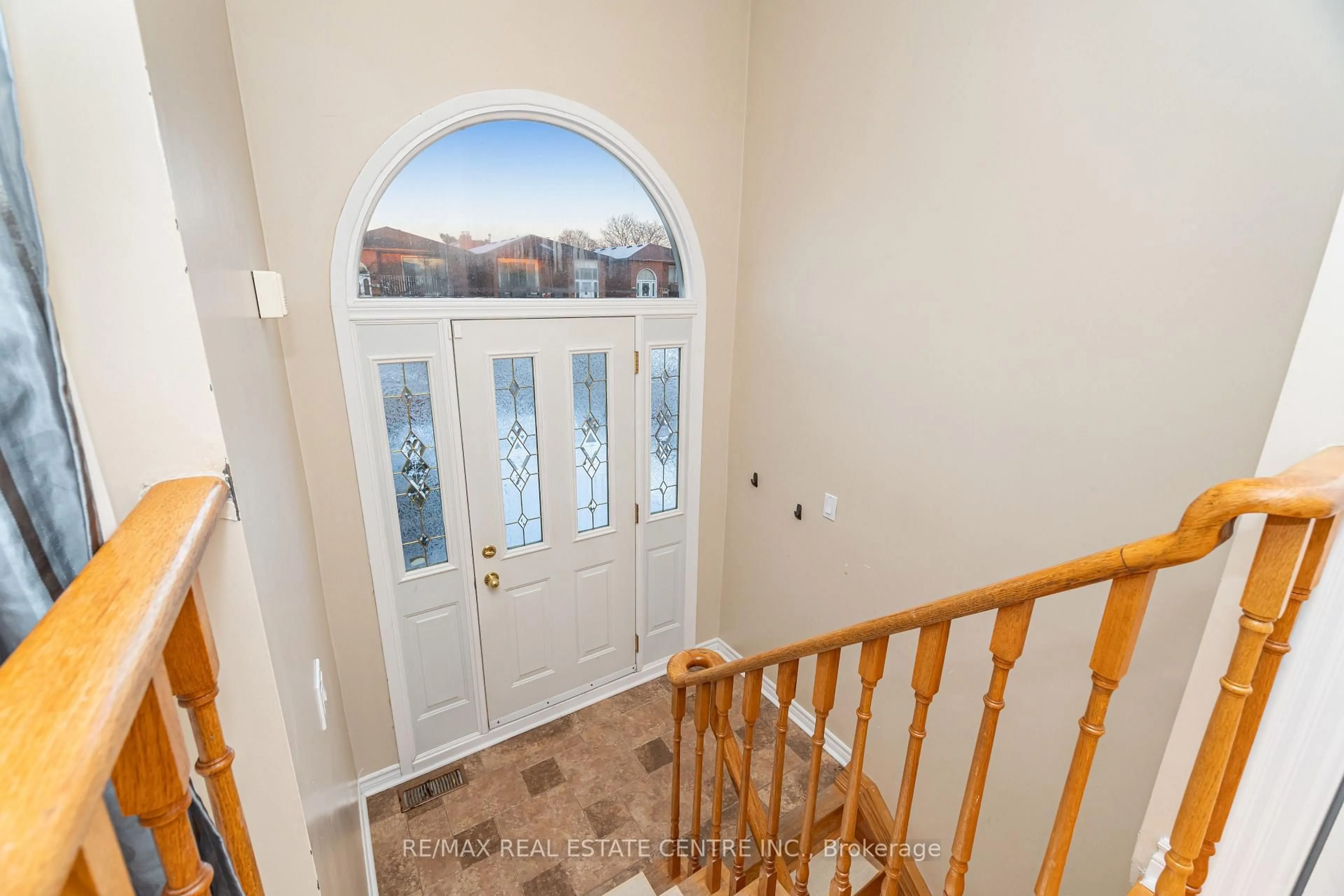 Unknown for 4262 Poltava Cres, Mississauga Ontario L4W 3C2