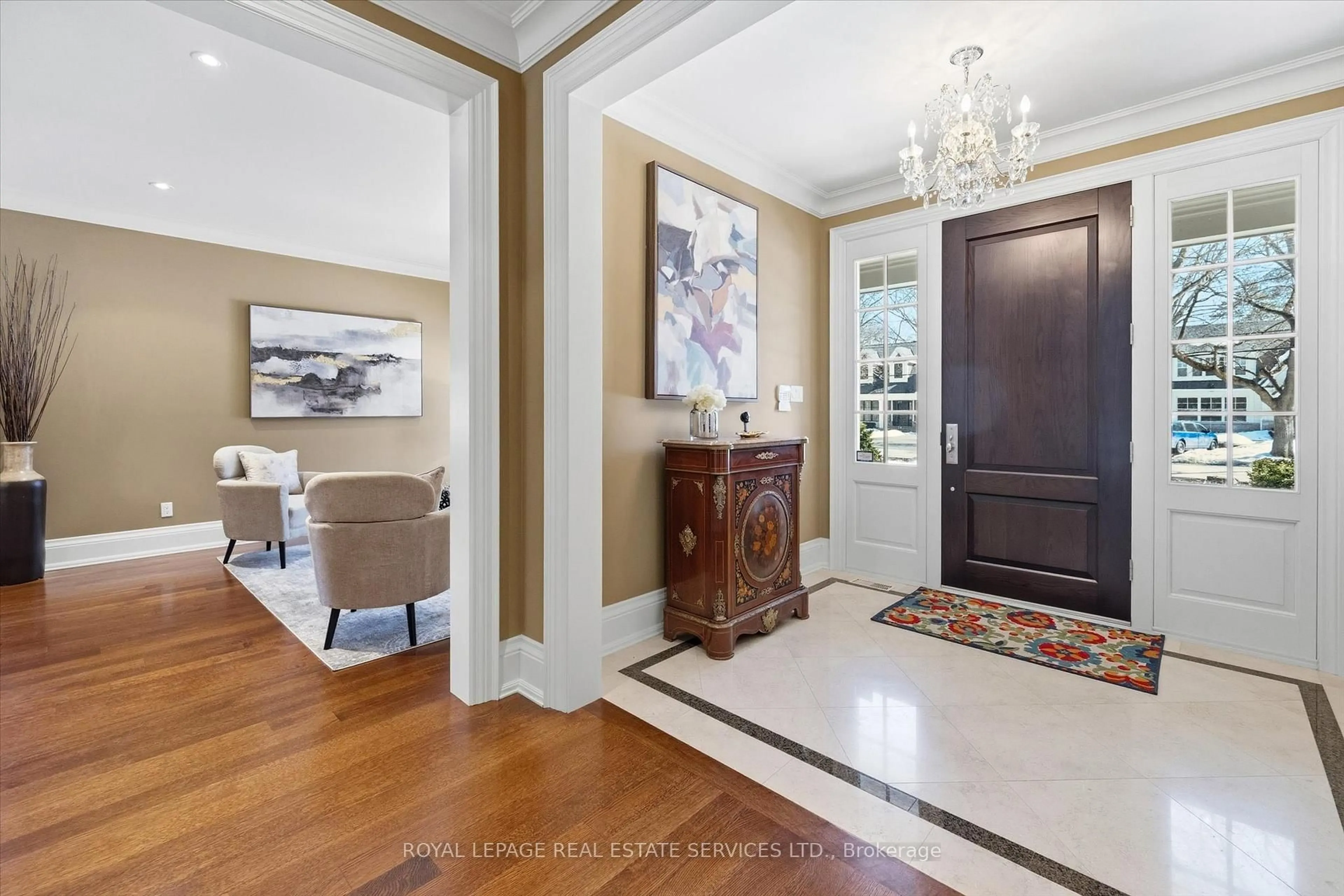 Indoor entryway for 1049 Cedar Grove Blvd, Oakville Ontario L6J 2C2