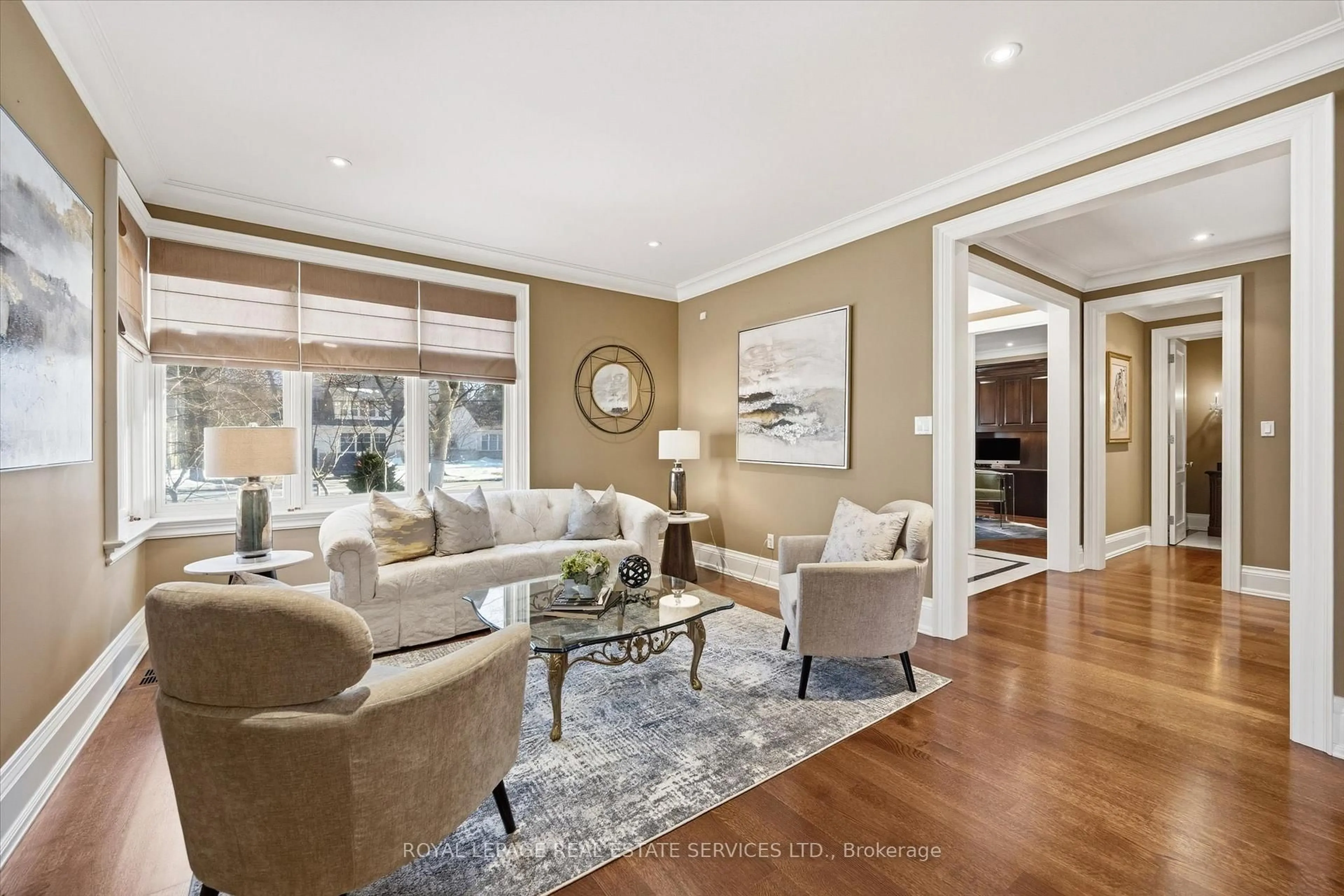 Living room with furniture, unknown for 1049 Cedar Grove Blvd, Oakville Ontario L6J 2C2