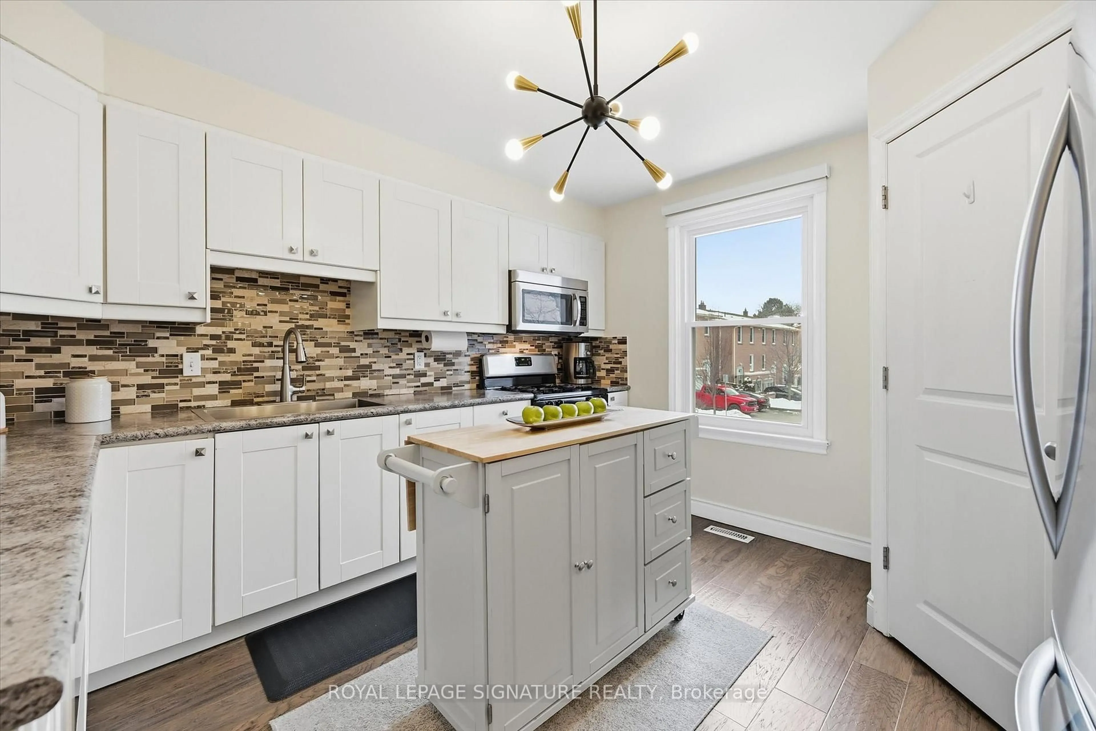 Open concept kitchen, ceramic/tile floor for 2221 Mountain Grove Ave #20, Burlington Ontario L7P 2H8