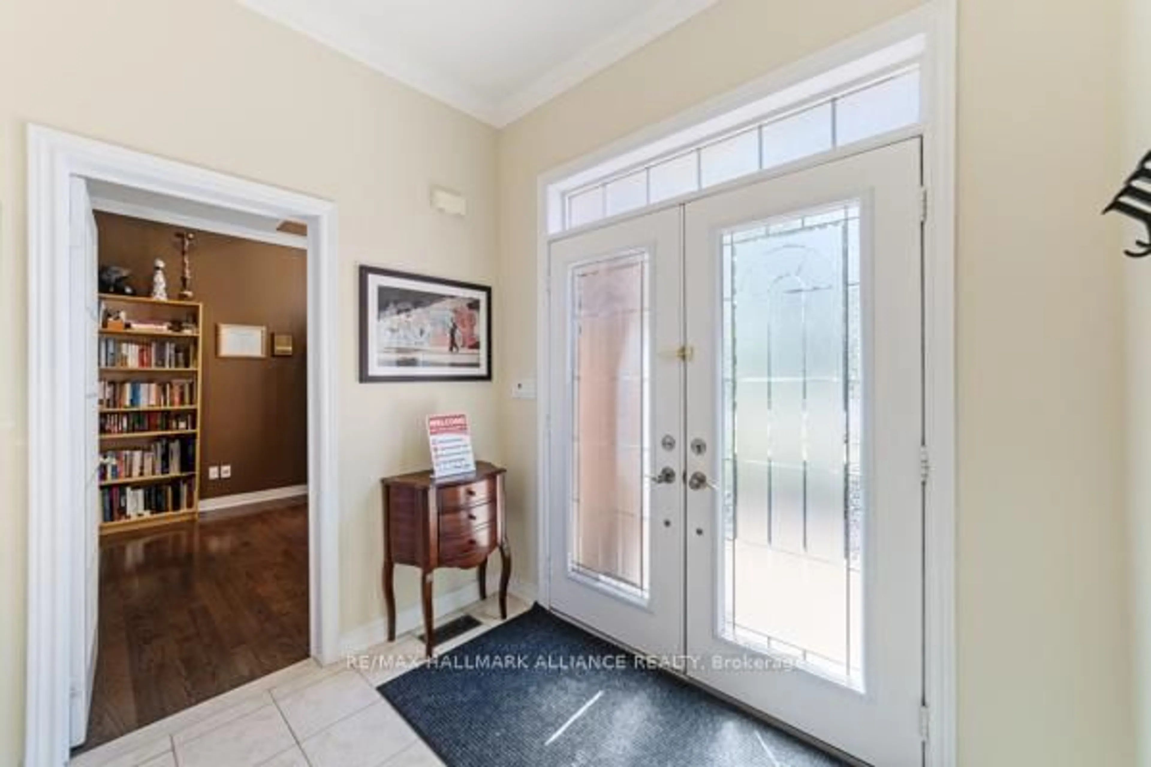 Indoor entryway for 2431 Meadowridge Dr, Oakville Ontario L6H 7R3