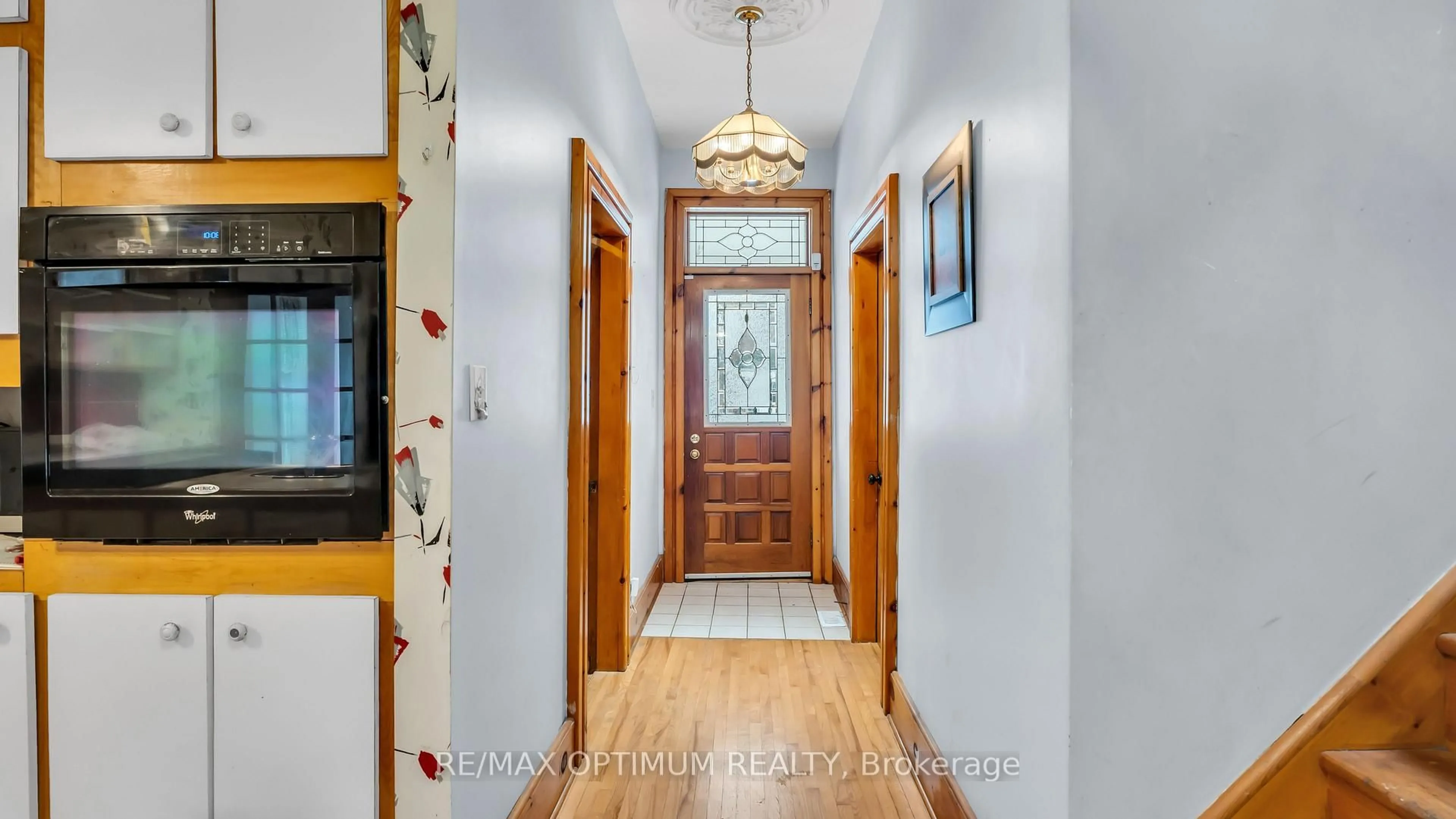 Indoor foyer for 4 Denison Ave, Brampton Ontario L6X 1E6