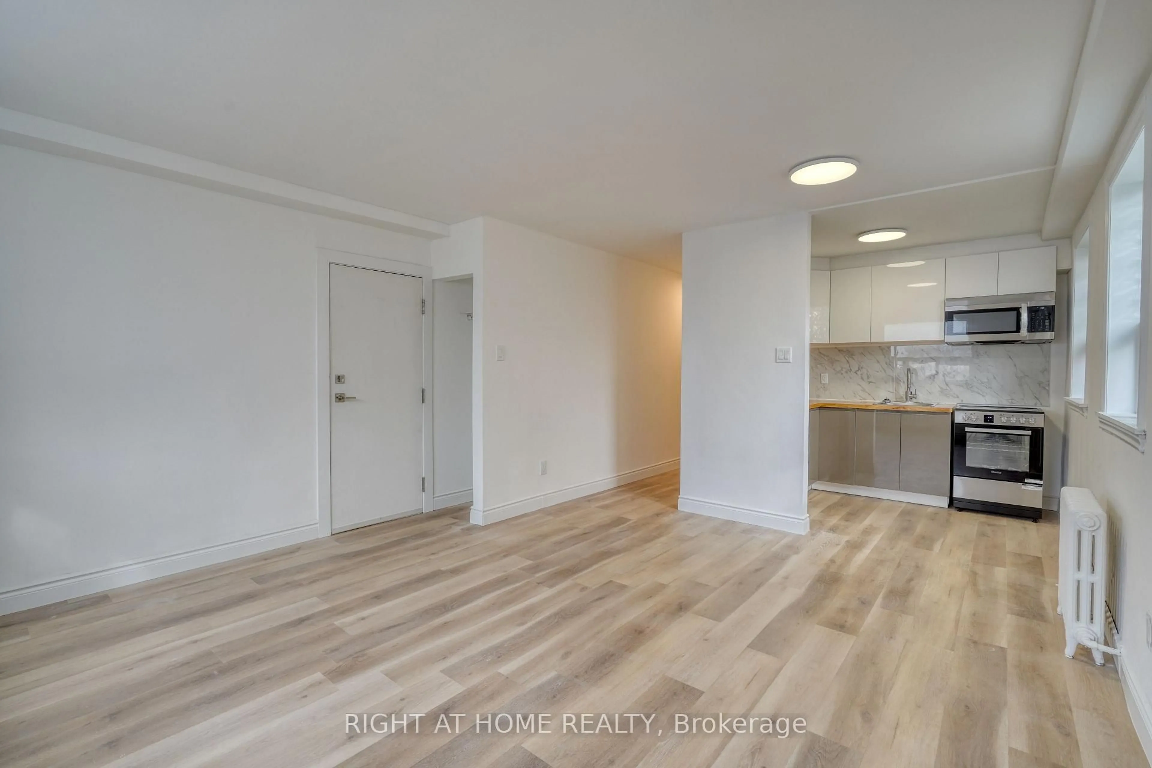 A pic of a room for 101 Sixteenth St, Toronto Ontario M8V 3J9