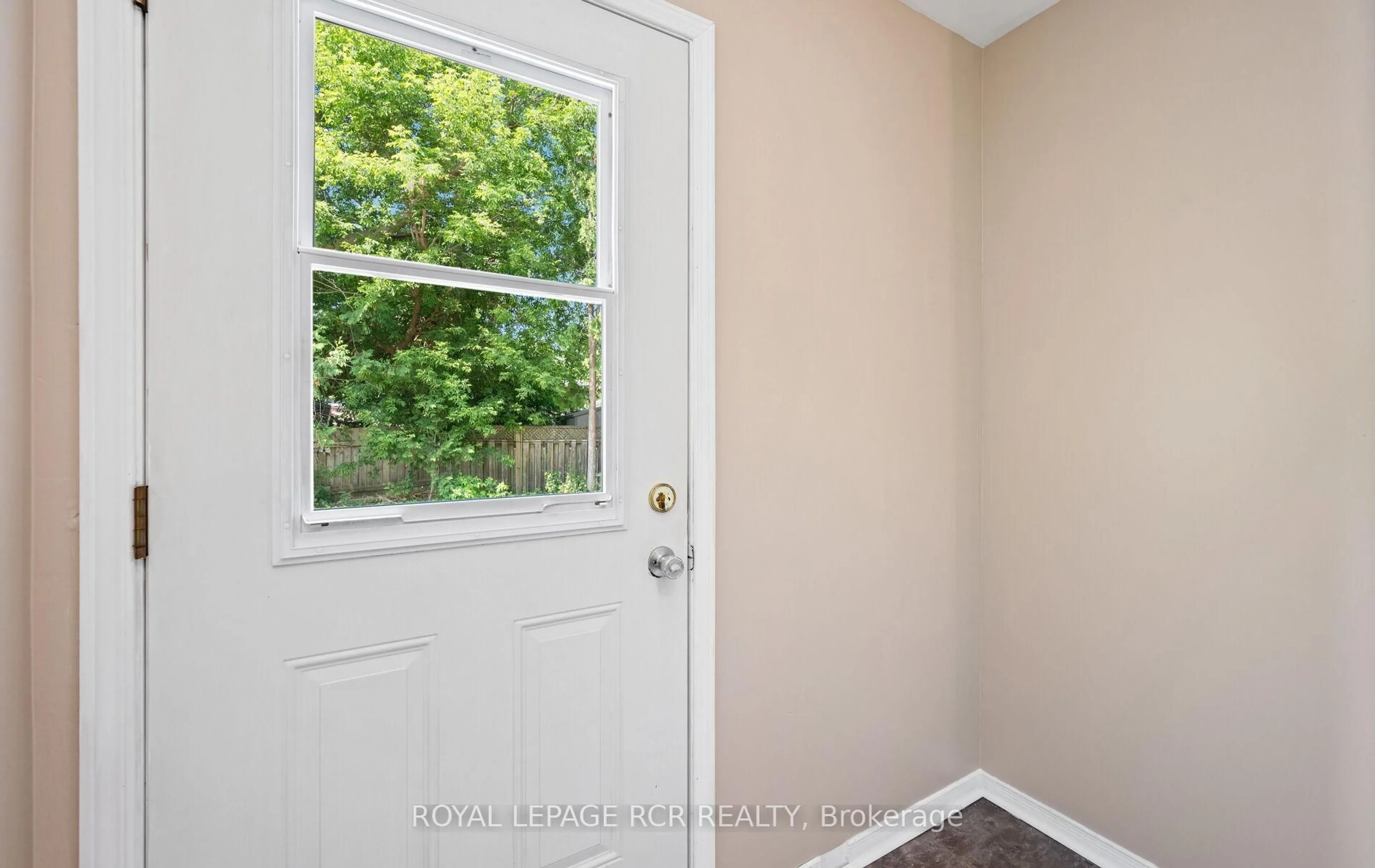 Indoor entryway for 4 Cedar Dr #12, Orangeville Ontario L9W 2X6