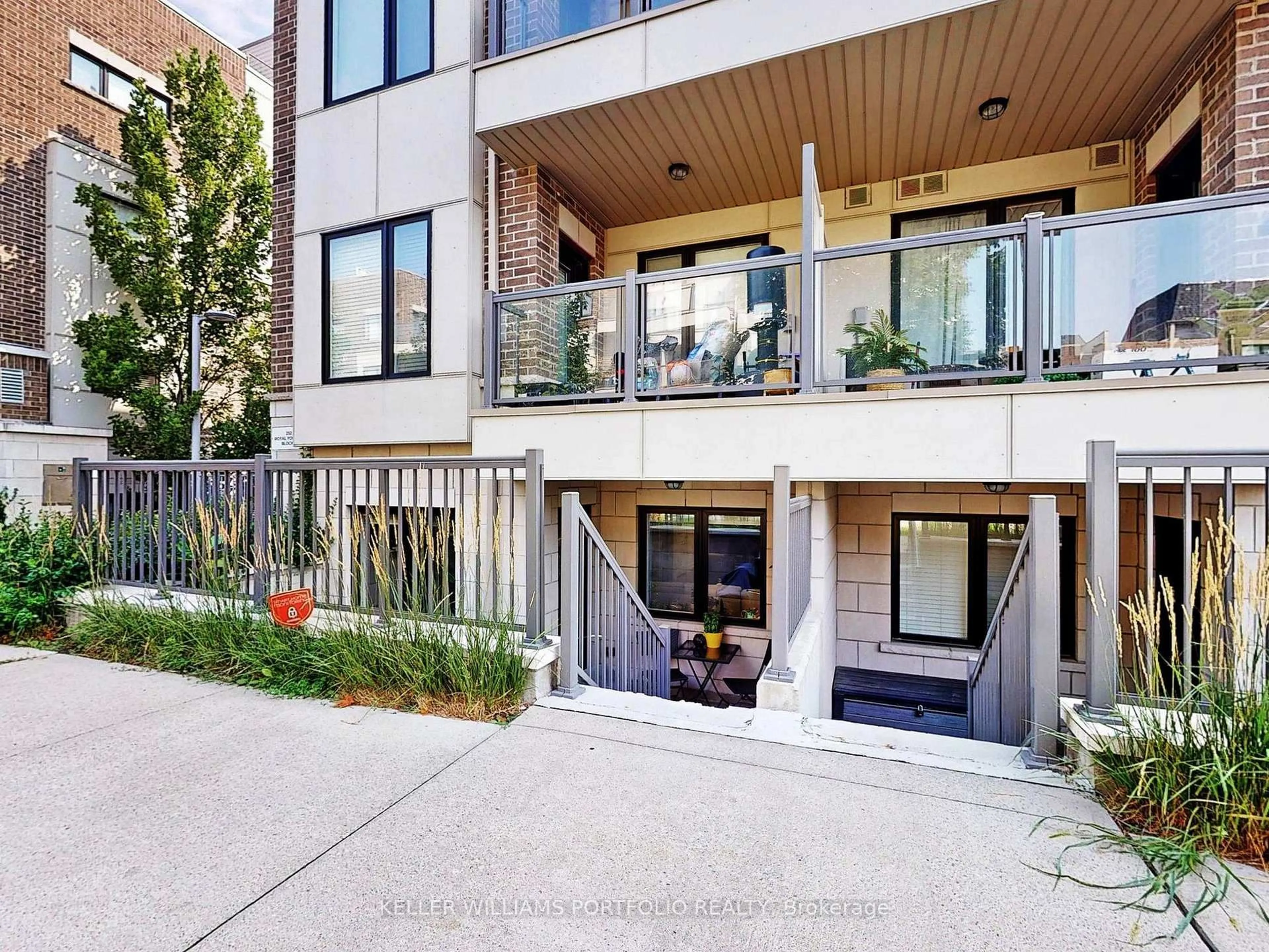 Unknown for 252 Royal York Rd #212, Toronto Ontario M8V 1Y8