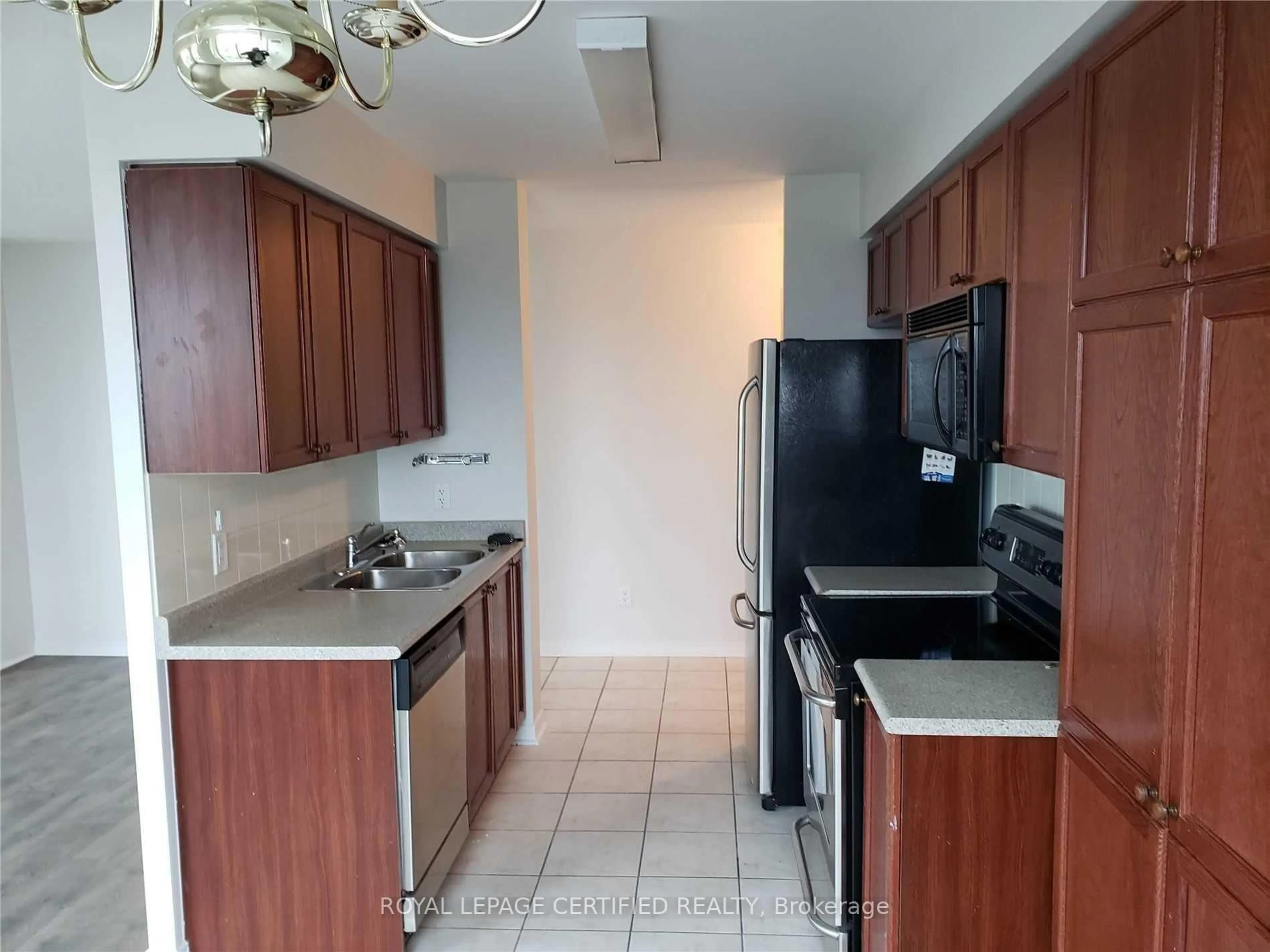 Standard kitchen, unknown for 4889 Kimbermount Ave #304, Mississauga Ontario L5M 7K8