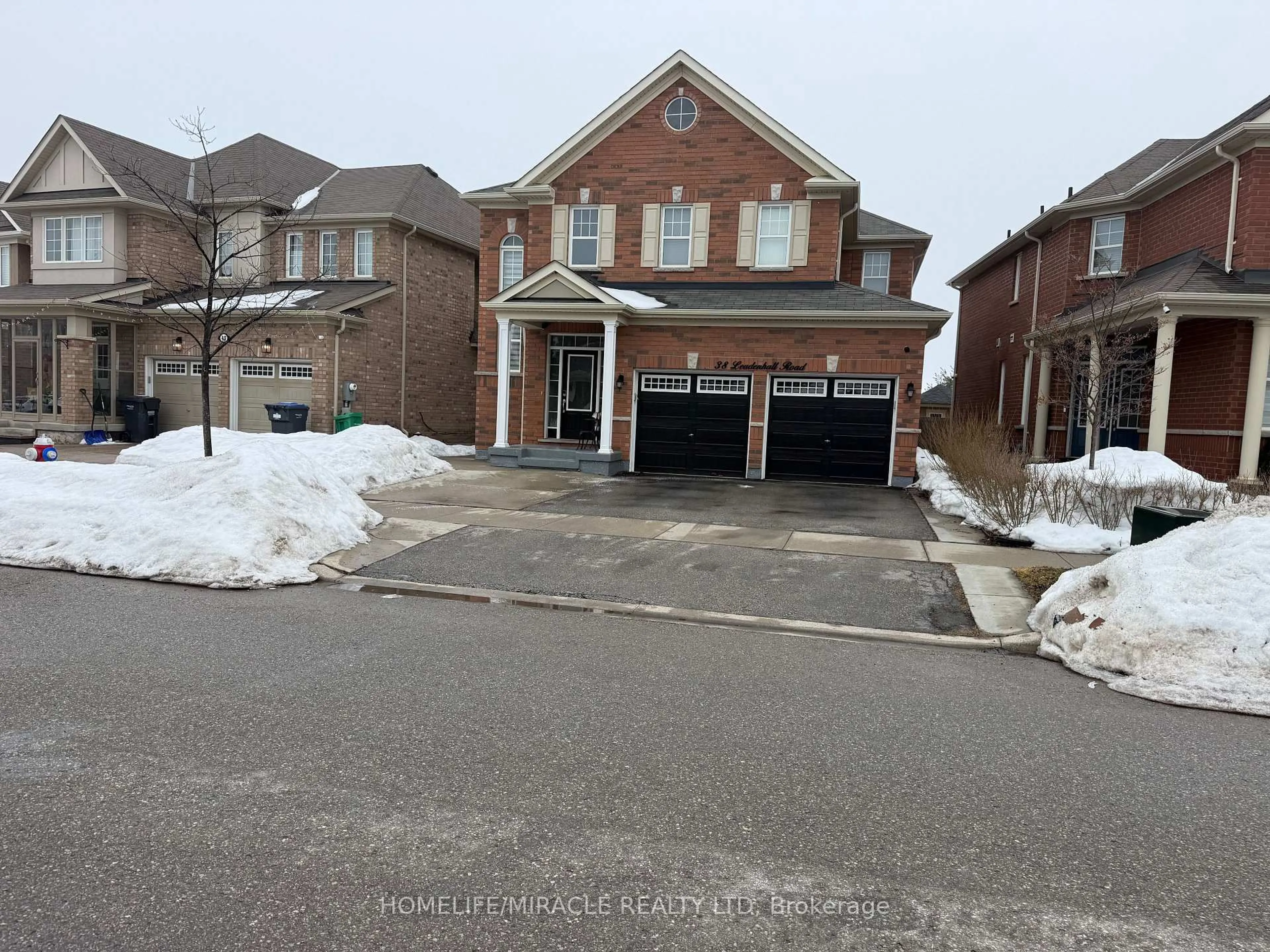 A pic from outside/outdoor area/front of a property/back of a property/a pic from drone, street for 38 Leadenhall Rd, Brampton Ontario L7A 4G3