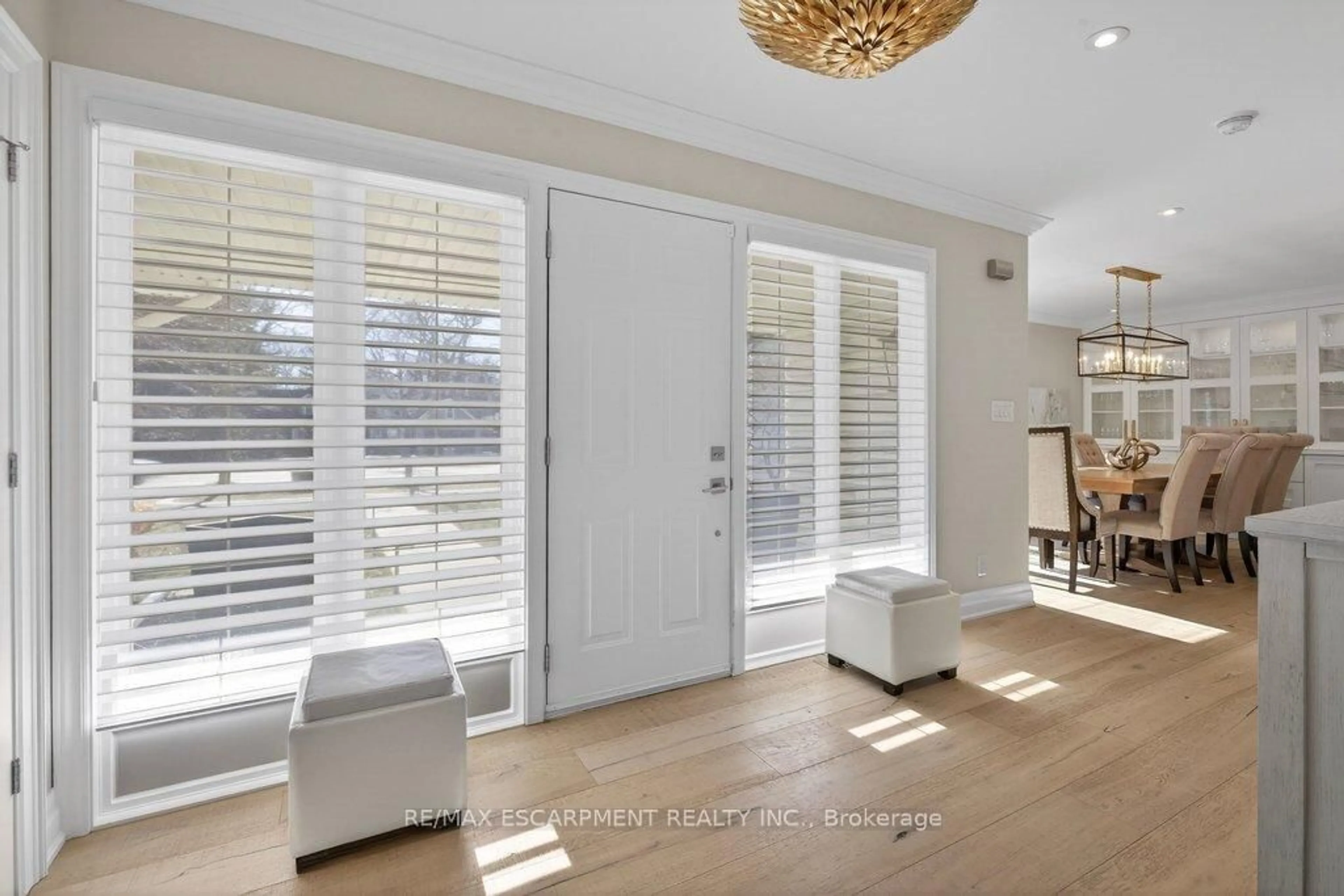 Indoor entryway for 677 King Rd, Burlington Ontario L7T 3K5