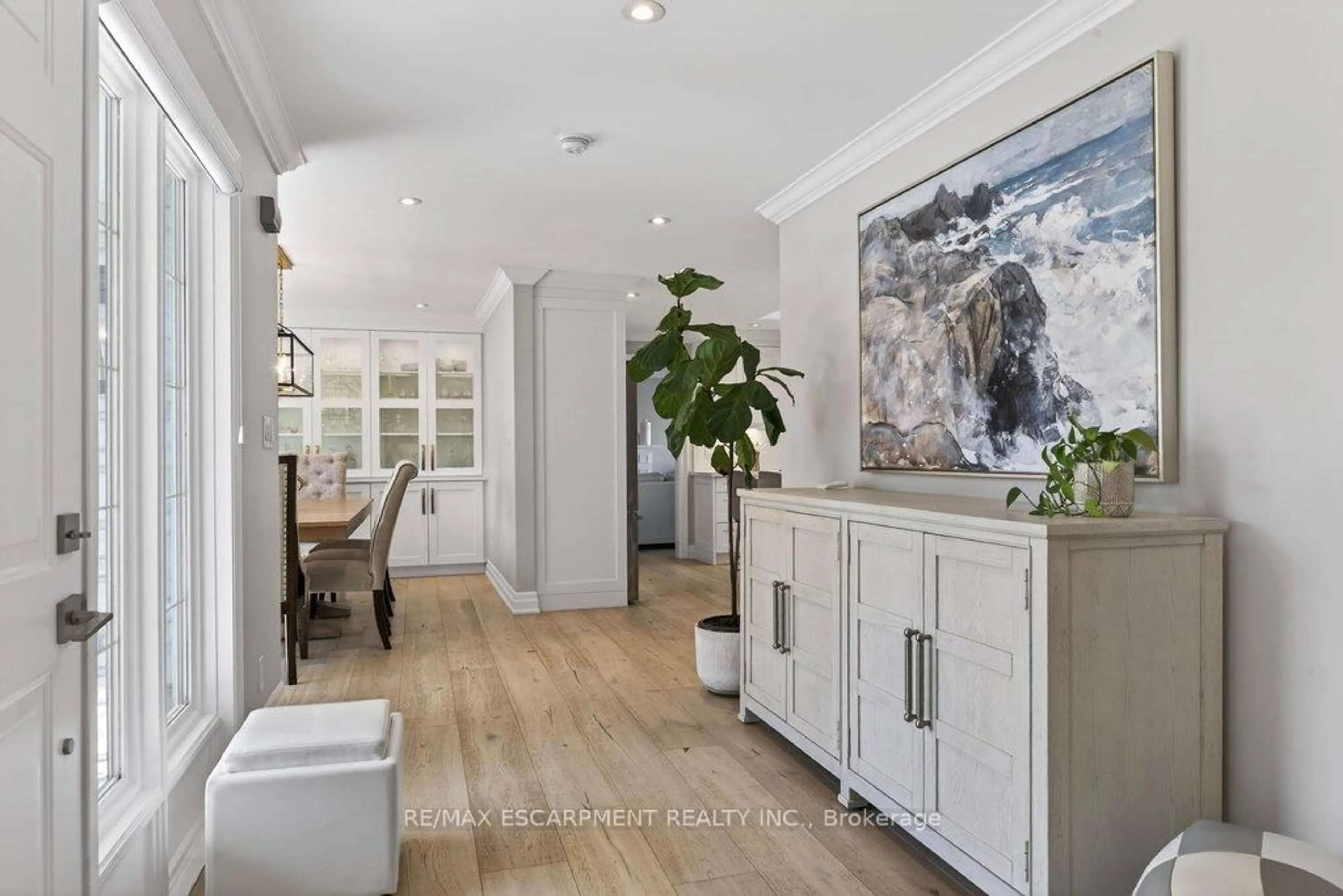 Indoor entryway for 677 King Rd, Burlington Ontario L7T 3K5