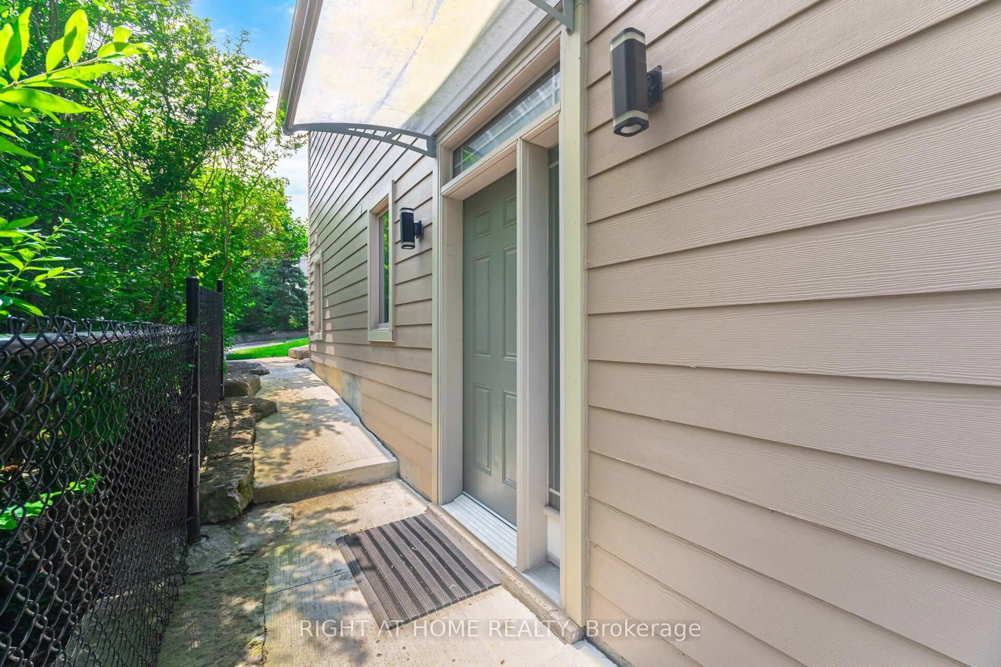 Unknown for 51D John St, Halton Hills Ontario L7G 2J9