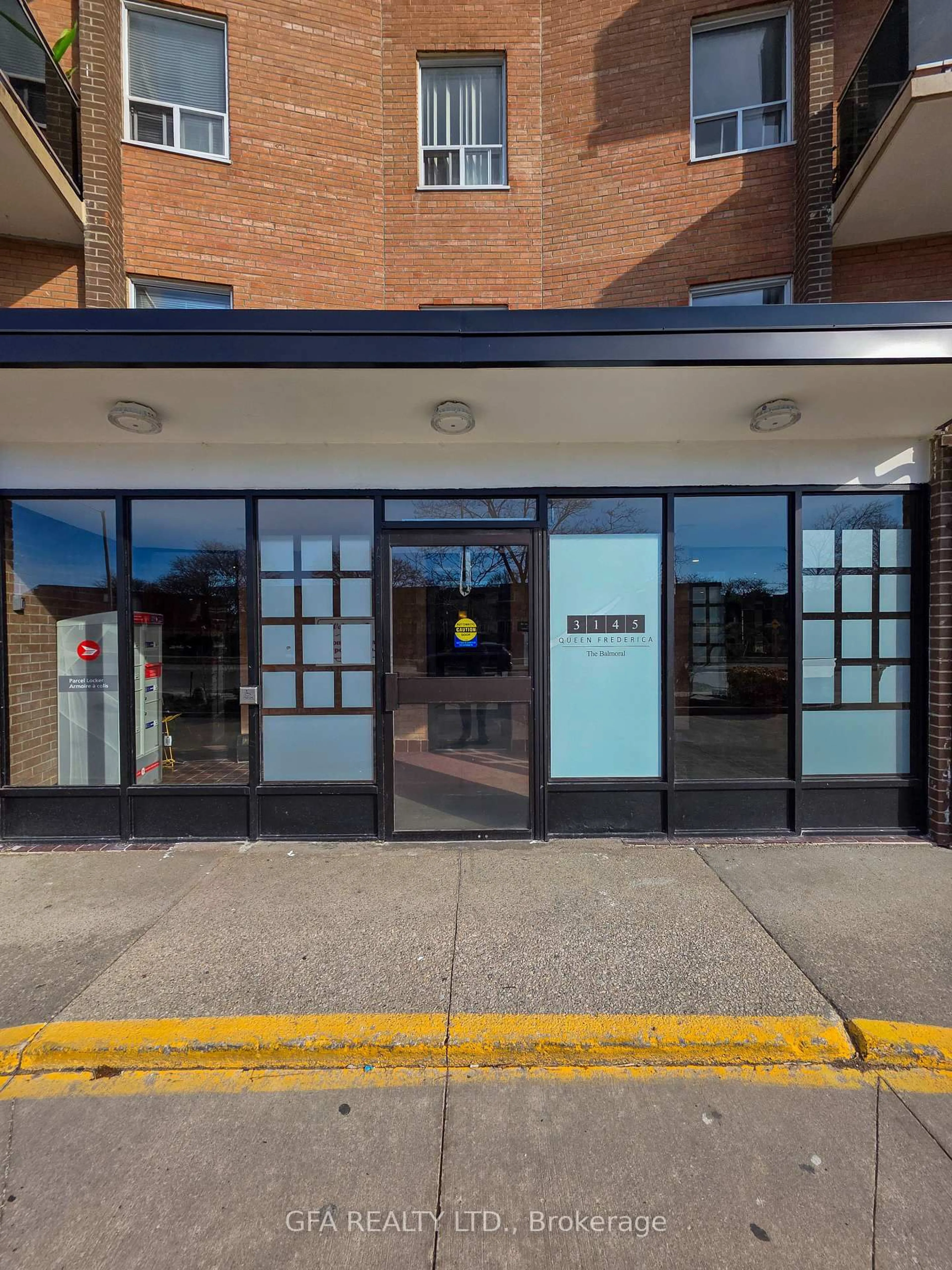 Indoor foyer for 3145 Queen Frederica Dr #806, Mississauga Ontario L4Y 3A7