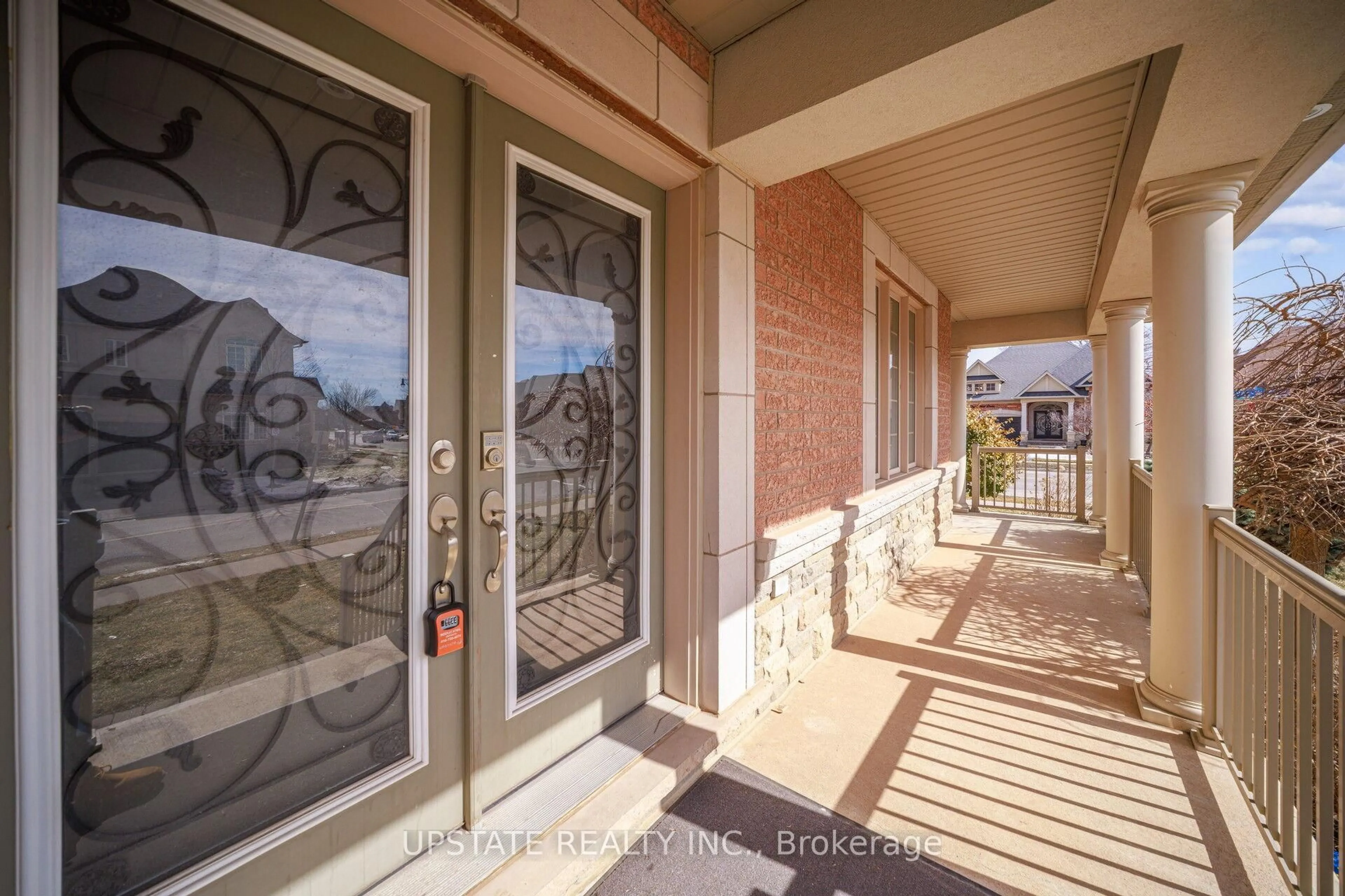 Indoor entryway for 2 Beachville Circ, Brampton Ontario L6X 0V4