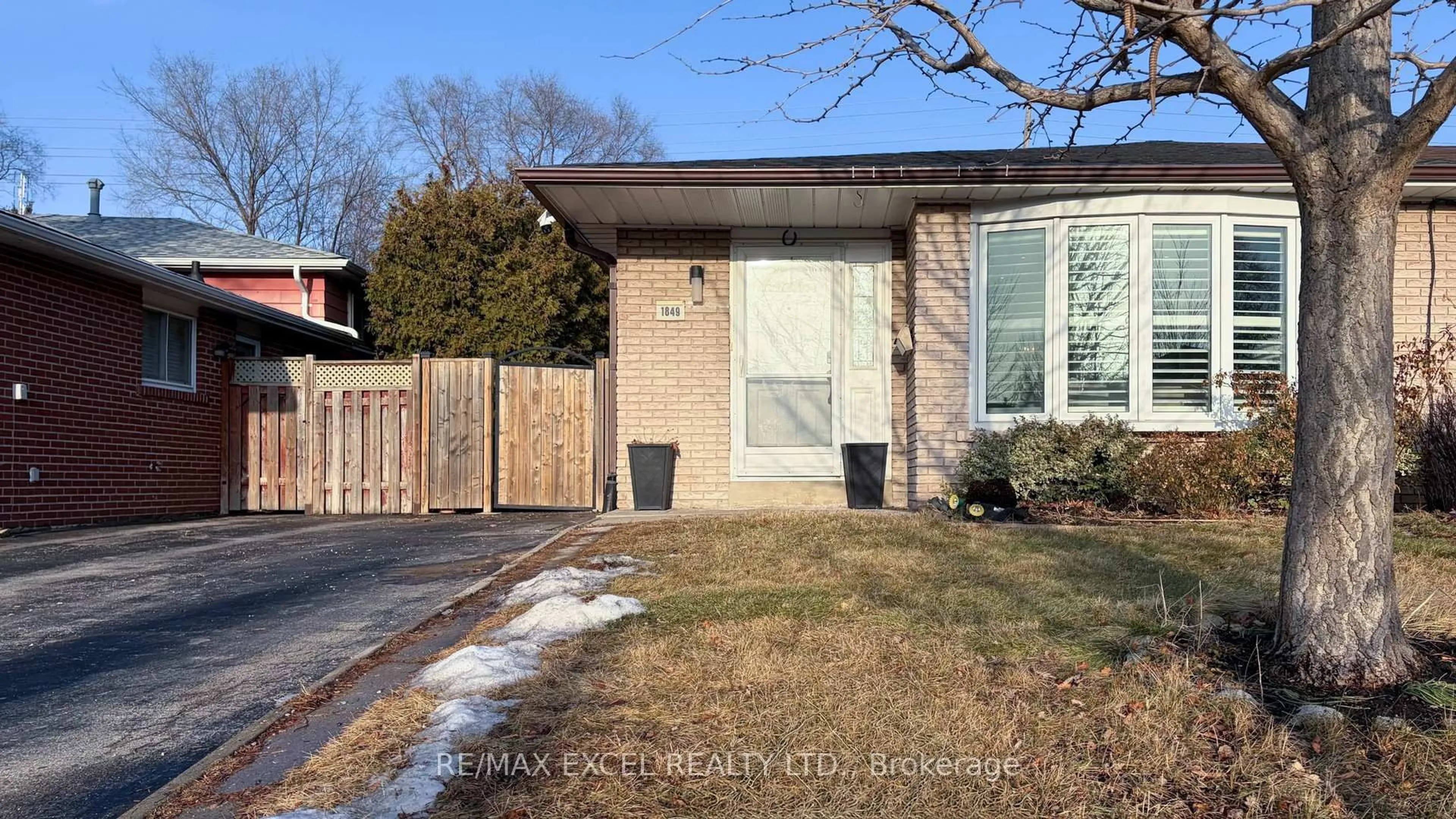 Home with brick exterior material, street for 1849 Bonnymede Dr, Mississauga Ontario L5J 1E2