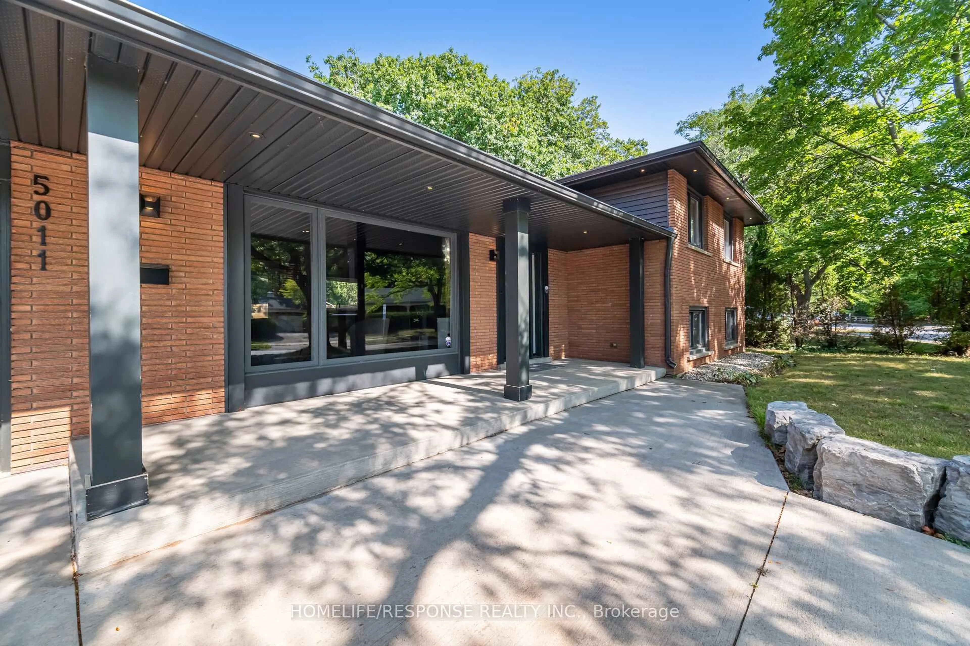 Home with brick exterior material, street for 5011 Spruce Ave, Burlington Ontario L7L 1M6