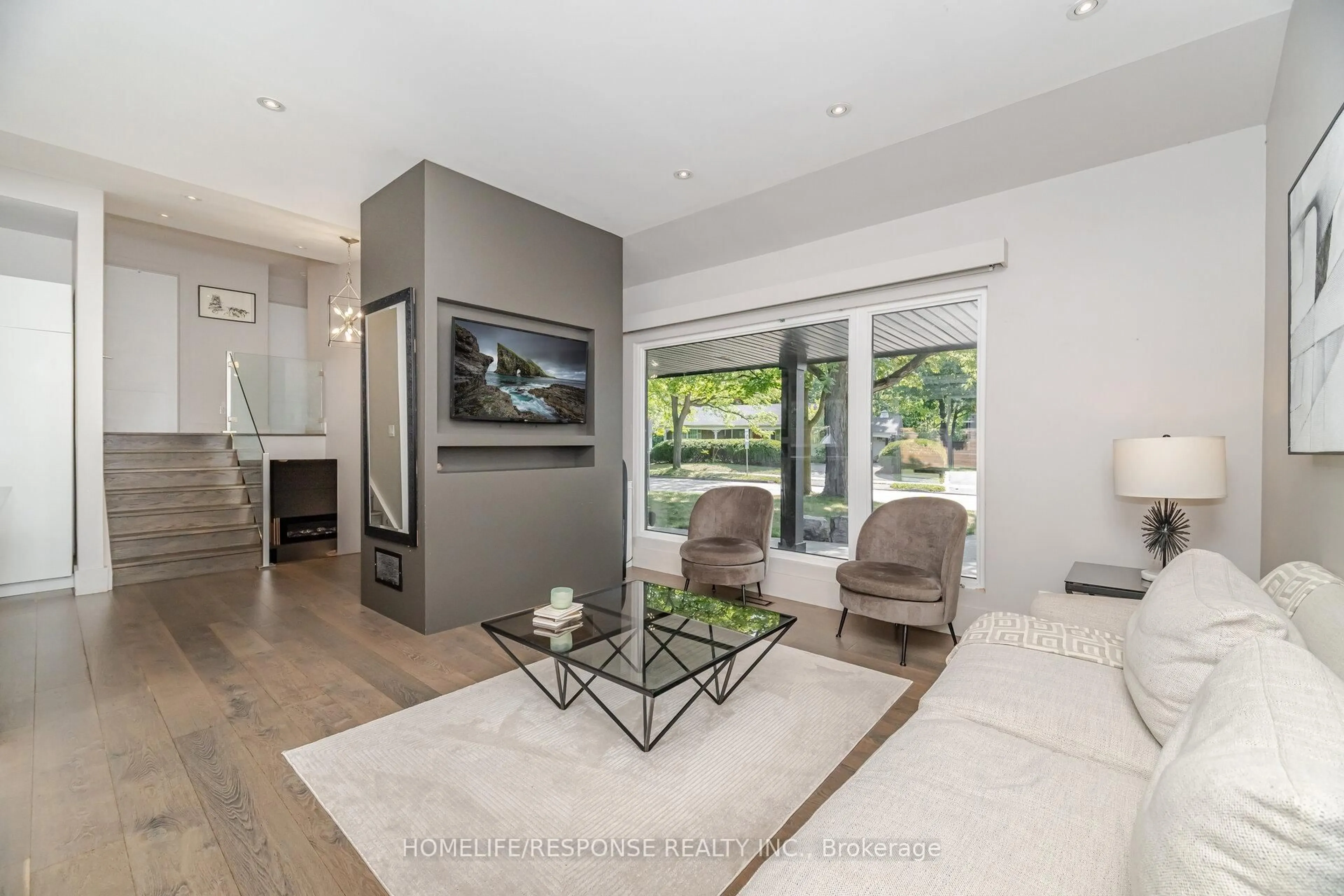 Living room with furniture, unknown for 5011 Spruce Ave, Burlington Ontario L7L 1M6