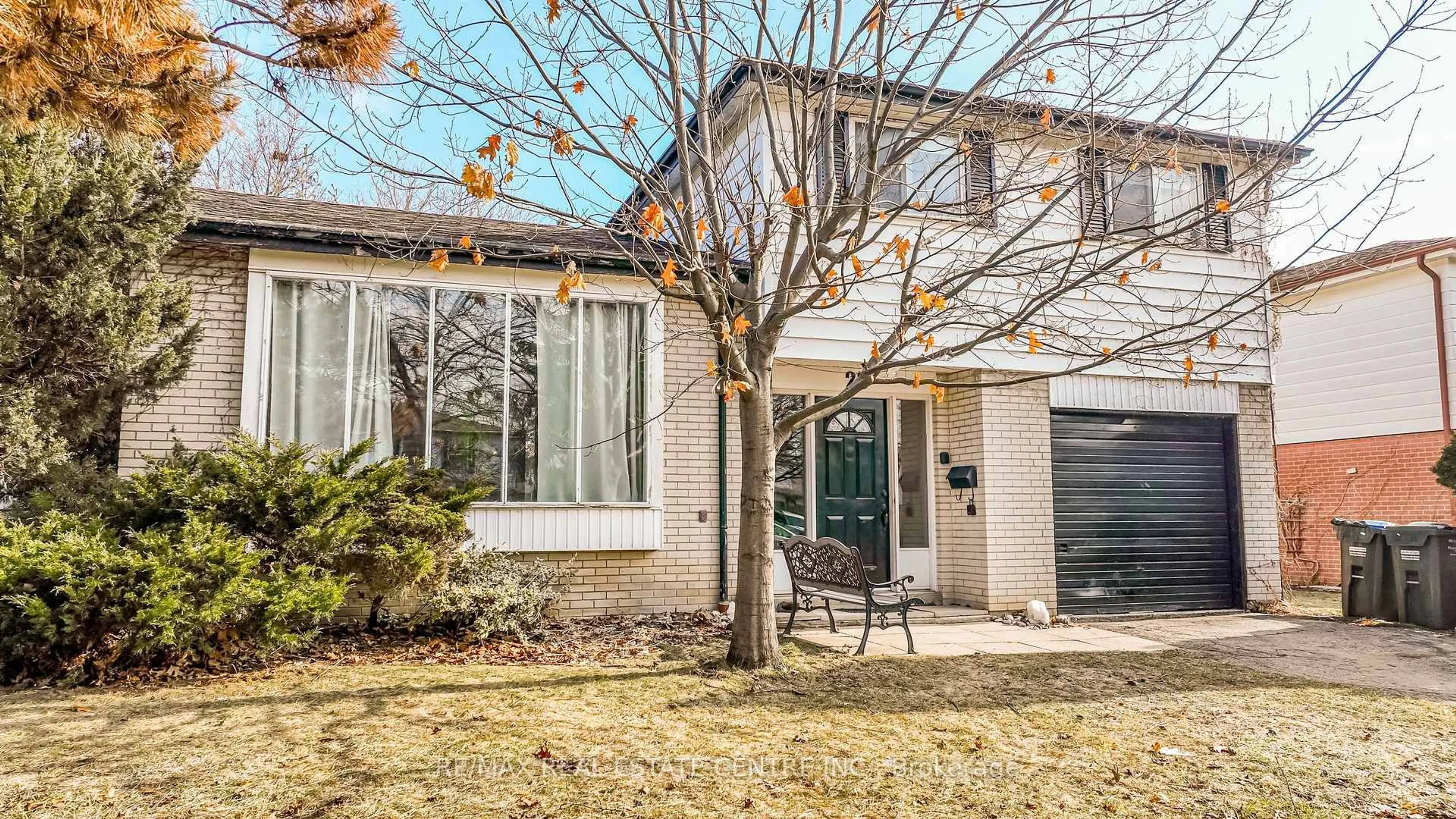 Home with brick exterior material, street for 28 Cavendish Cres, Brampton Ontario L6T 1Z4