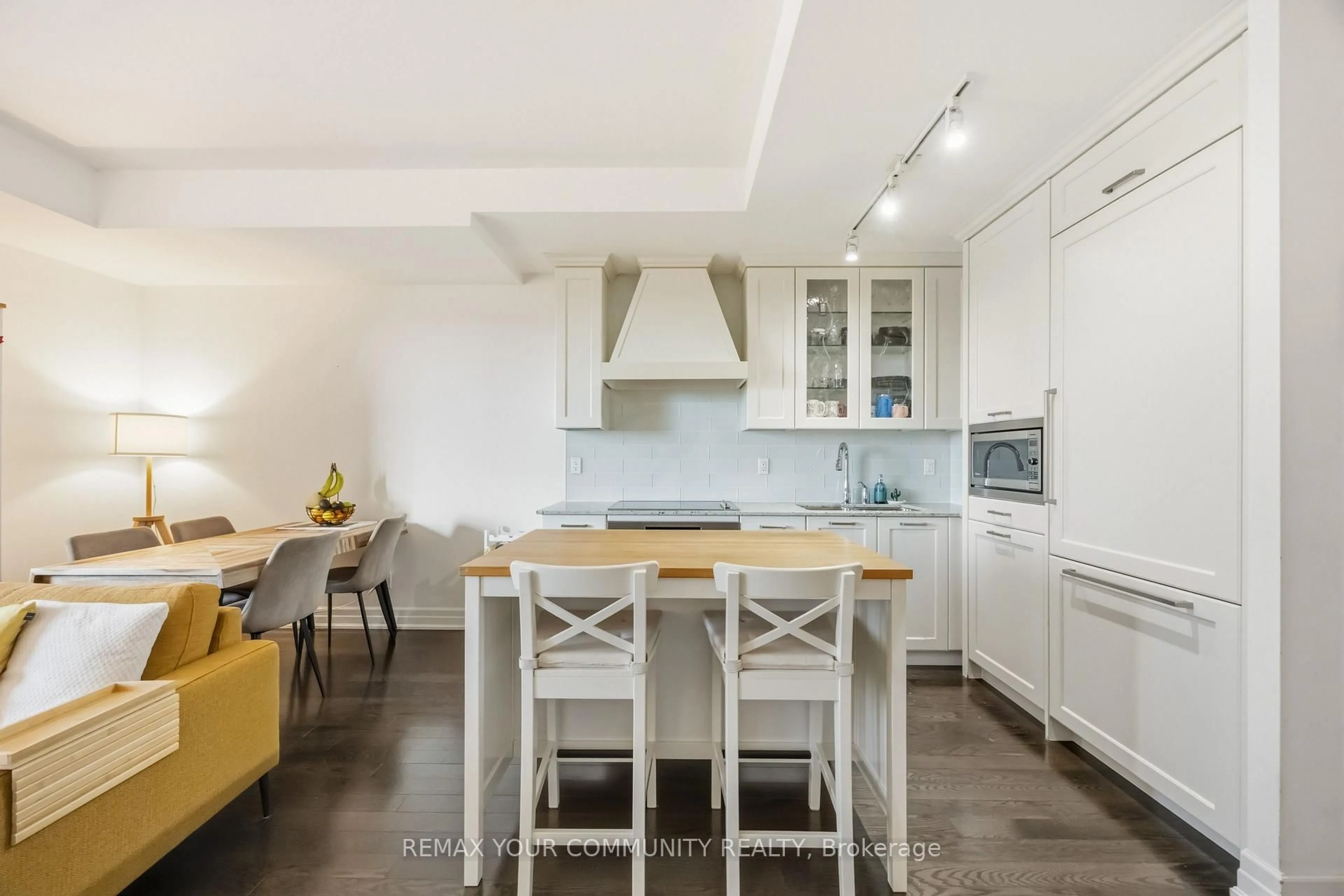 Open concept kitchen, unknown for 30 Old Mill Rd #601, Toronto Ontario M8X 0A5