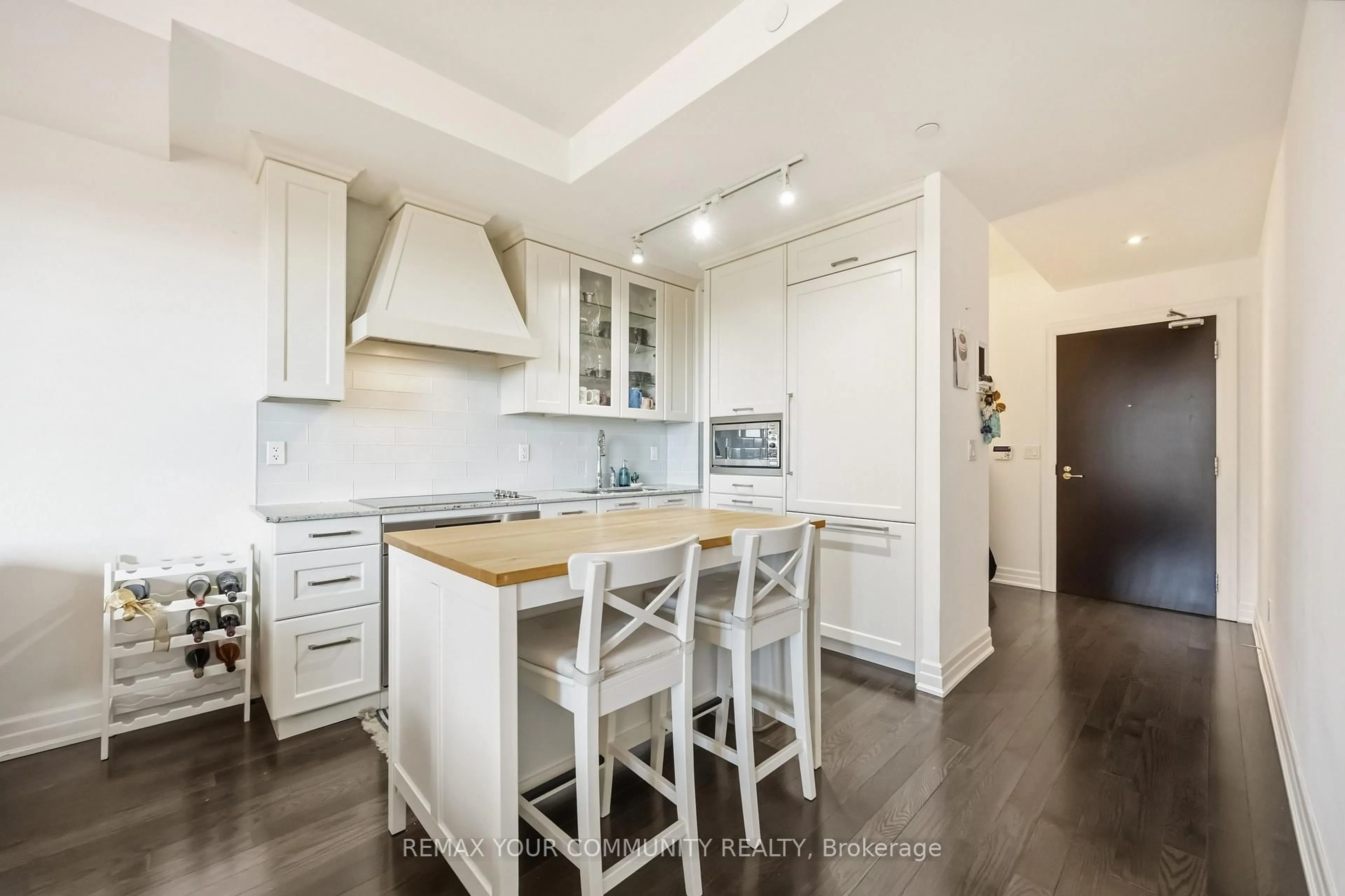 Open concept kitchen, unknown for 30 Old Mill Rd #601, Toronto Ontario M8X 0A5