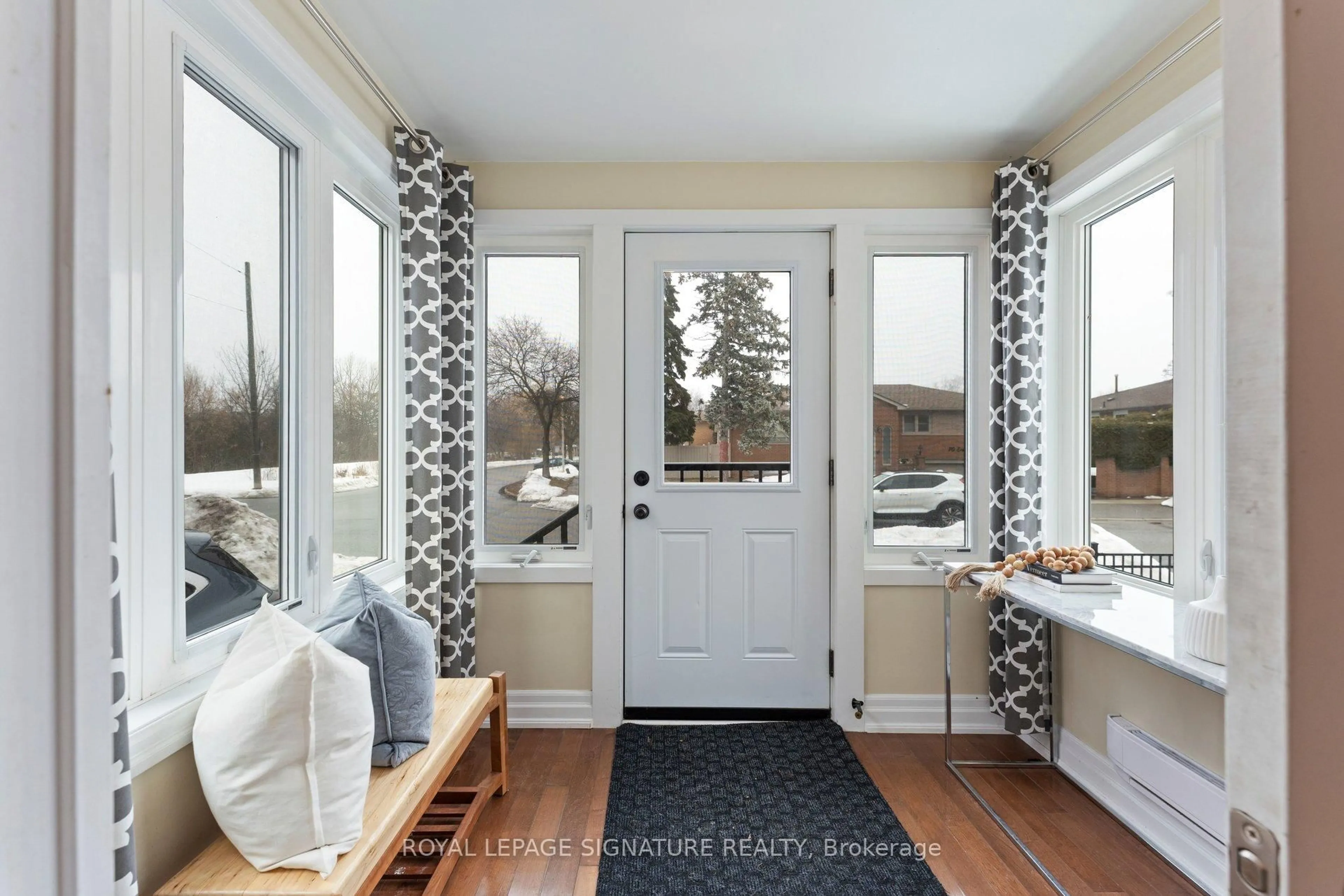 Indoor entryway for 71 English St, Brampton Ontario L6X 1L5