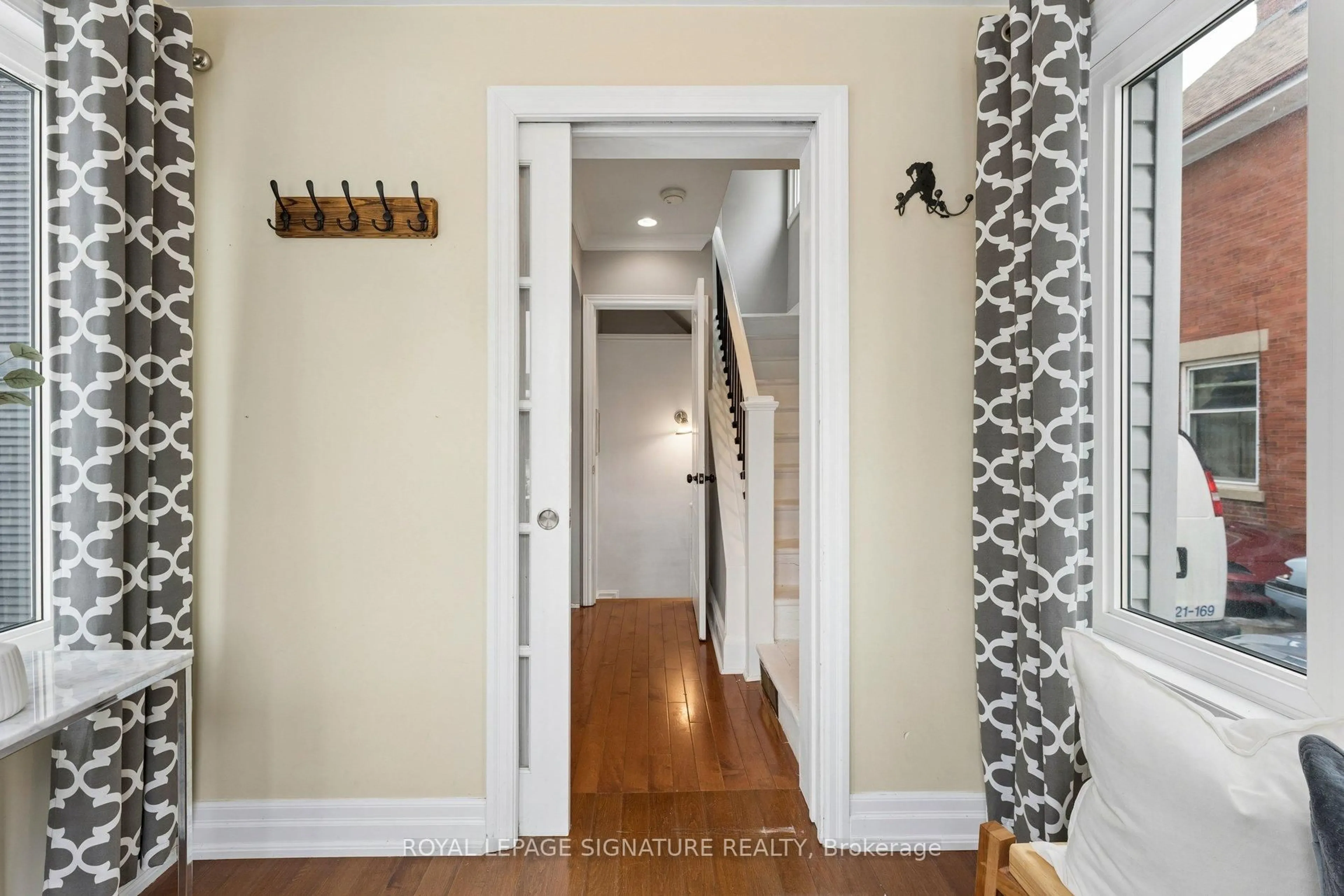 Indoor entryway for 71 English St, Brampton Ontario L6X 1L5