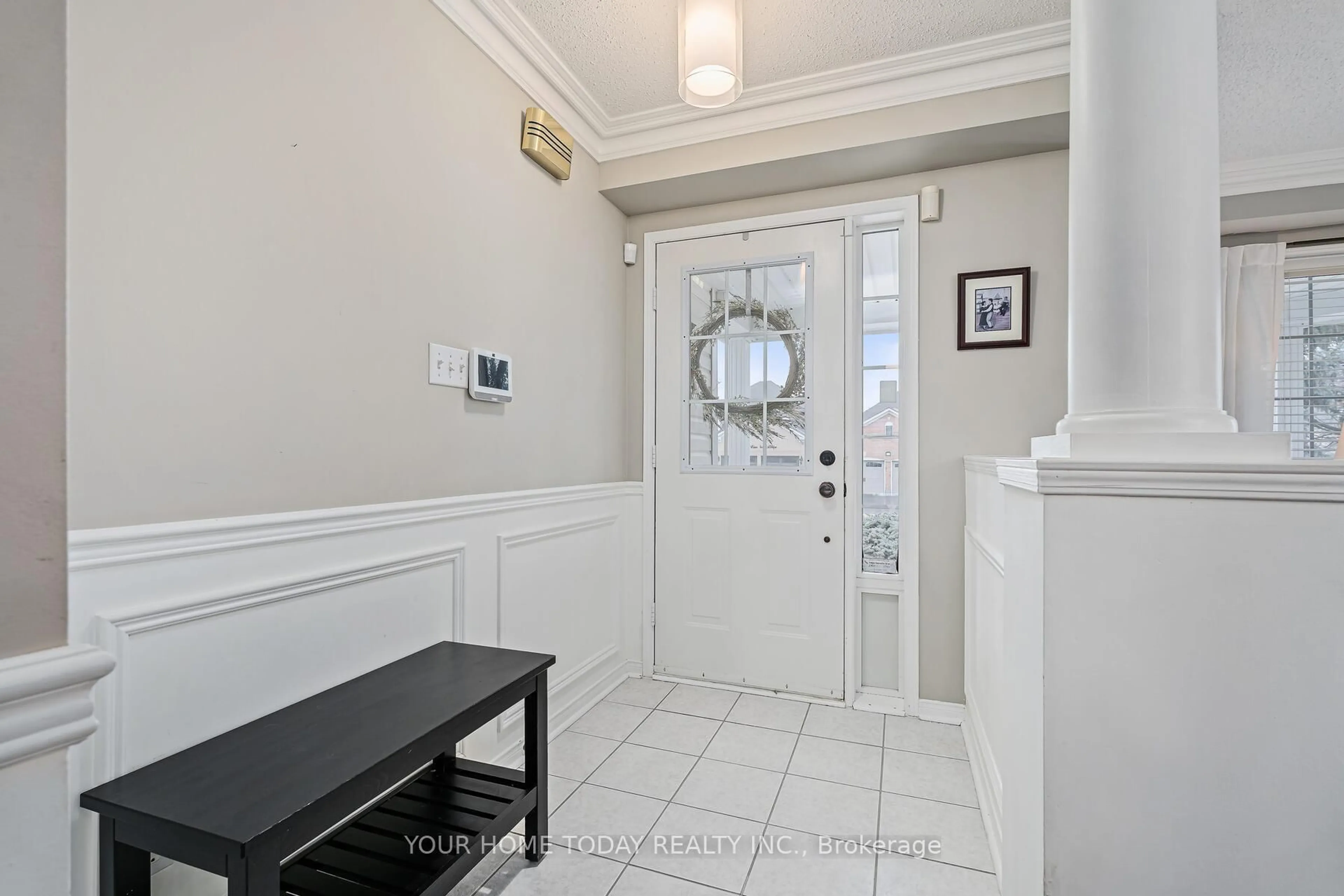 Indoor entryway for 177 Van Scott Dr, Brampton Ontario L7A 1S9