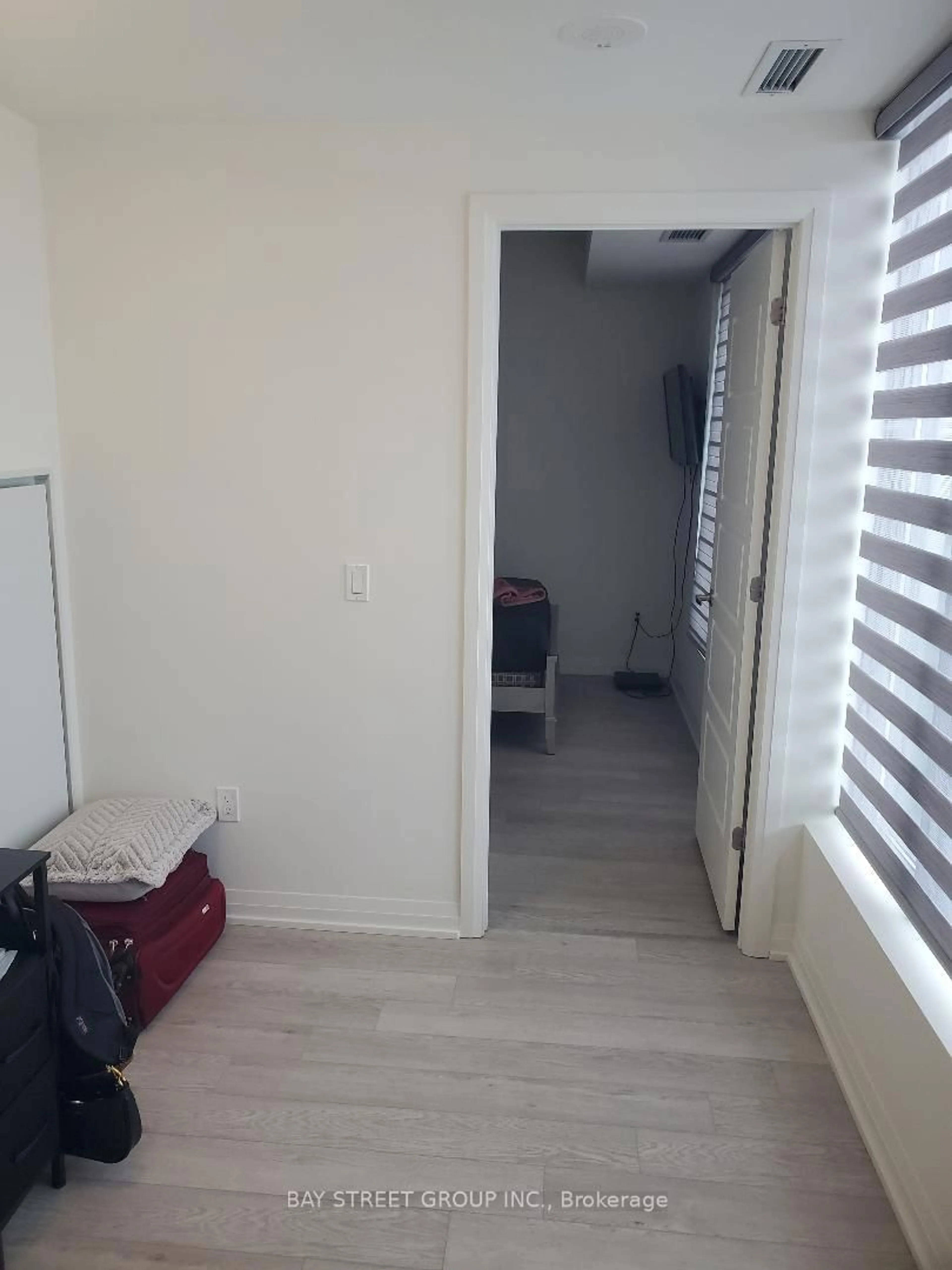 A pic of a room for 1415 Dundas St #1101, Oakville Ontario L6H 8A3