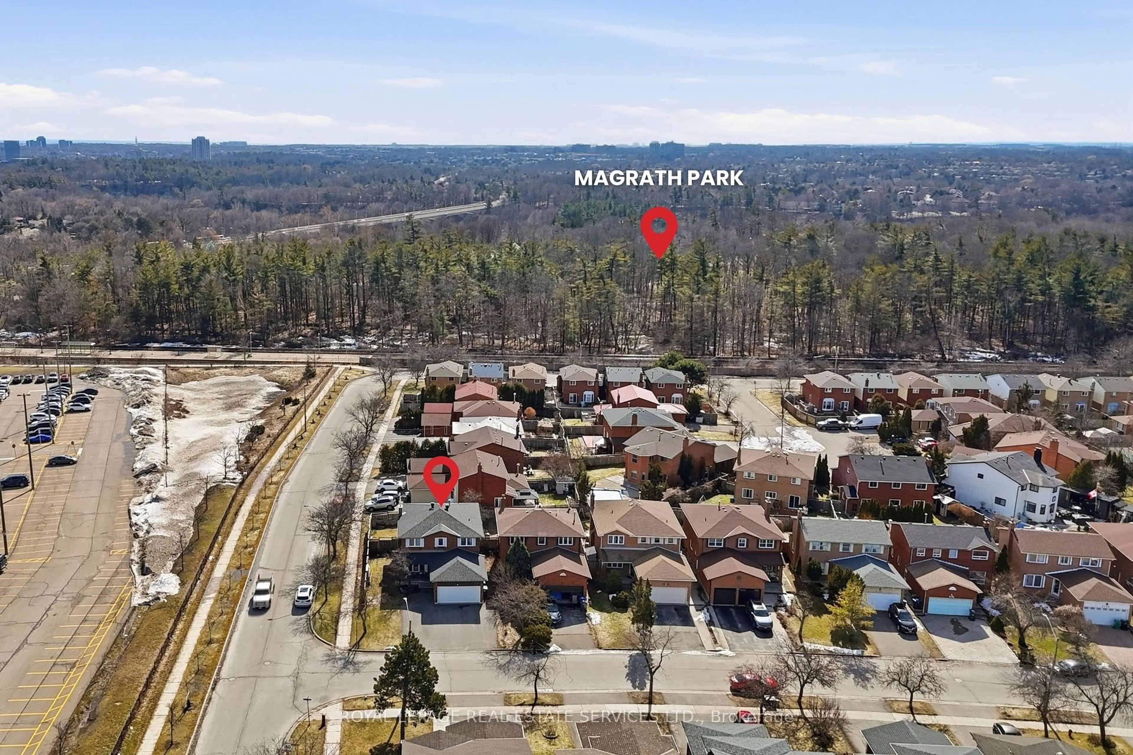 A pic from outside/outdoor area/front of a property/back of a property/a pic from drone, mountain view for 4134 Murray Hill Cres, Mississauga Ontario L5C 4H8