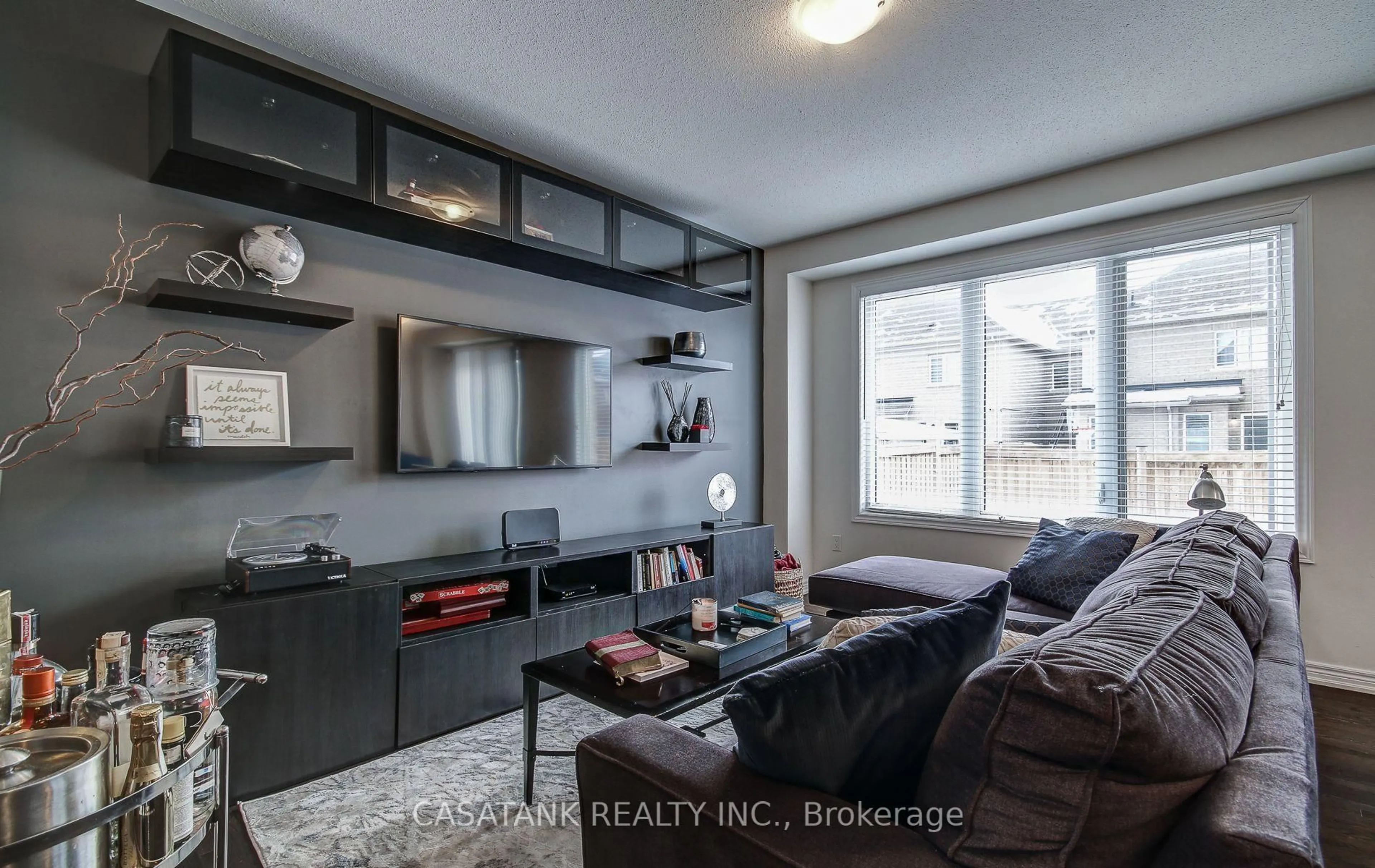 Living room with furniture, unknown for 20 Zelda Rd, Brampton Ontario L6R 0B3