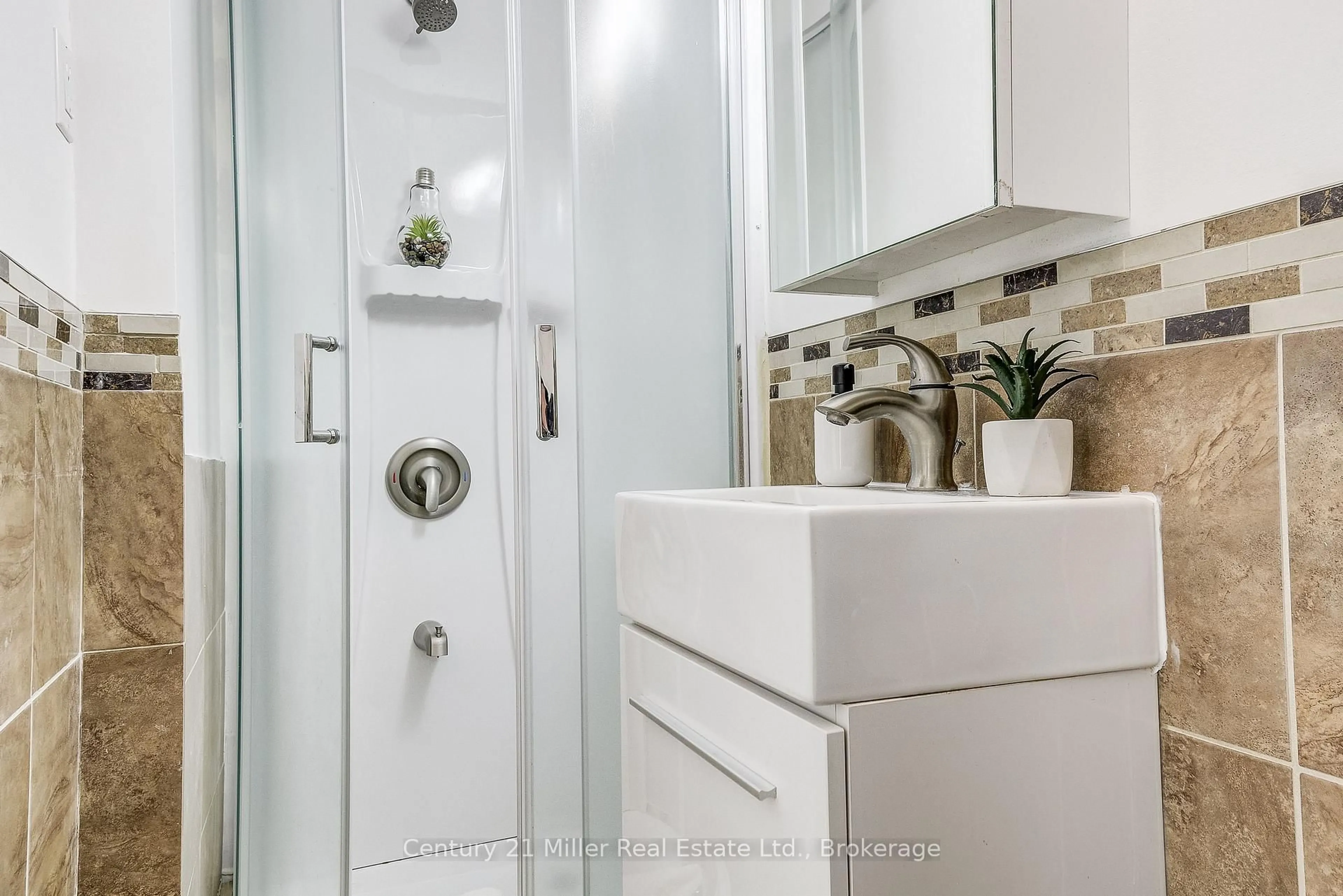 Contemporary bathroom, ceramic/tile floor for 2315 Bromsgrove Rd #131, Mississauga Ontario L5J 4A6