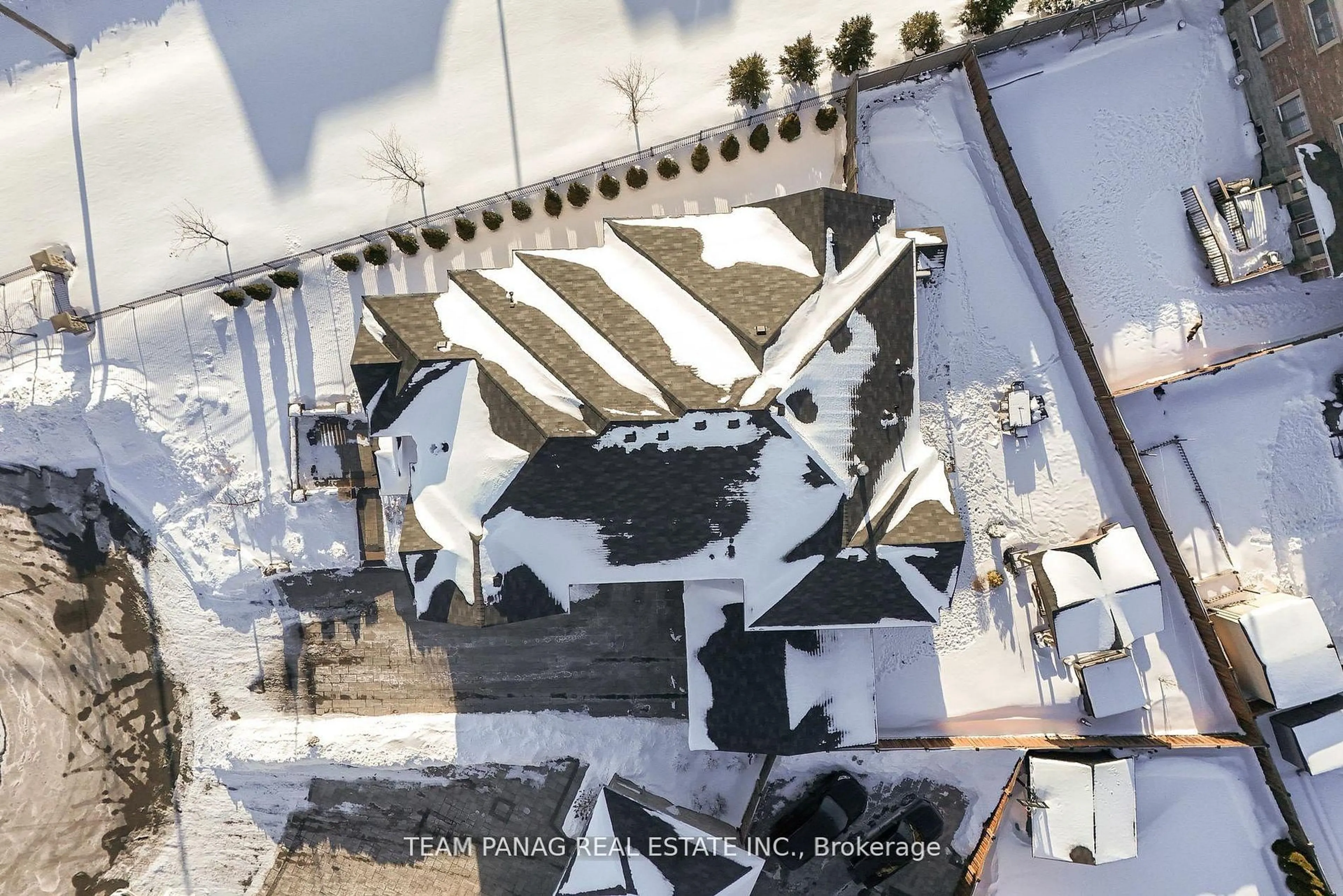 Unknown for 26 Adonis Clse, Brampton Ontario L6P 4K4