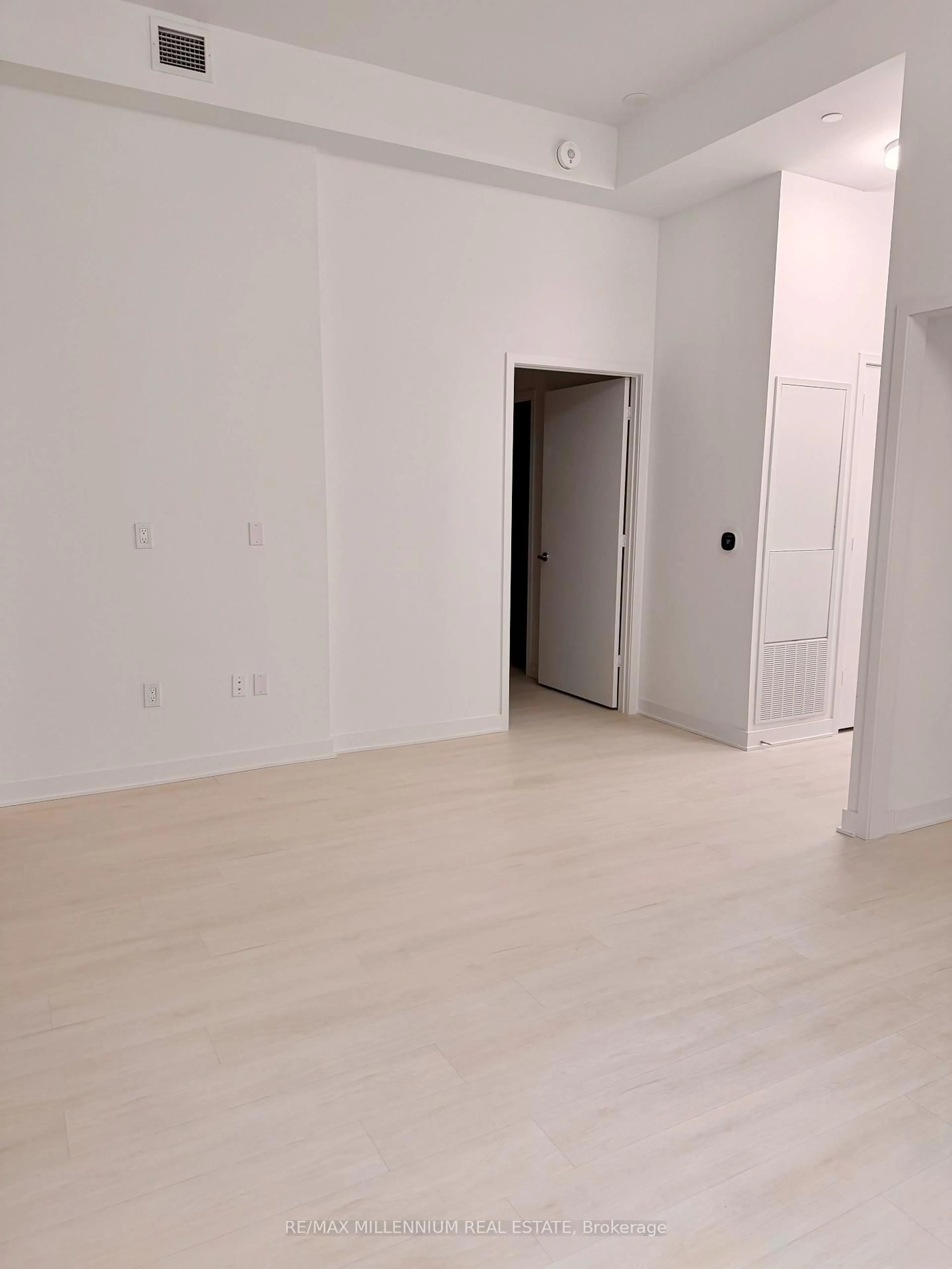 A pic of a room for 3900 Confederation Pkwy #5901, Mississauga Ontario L5B 0M3