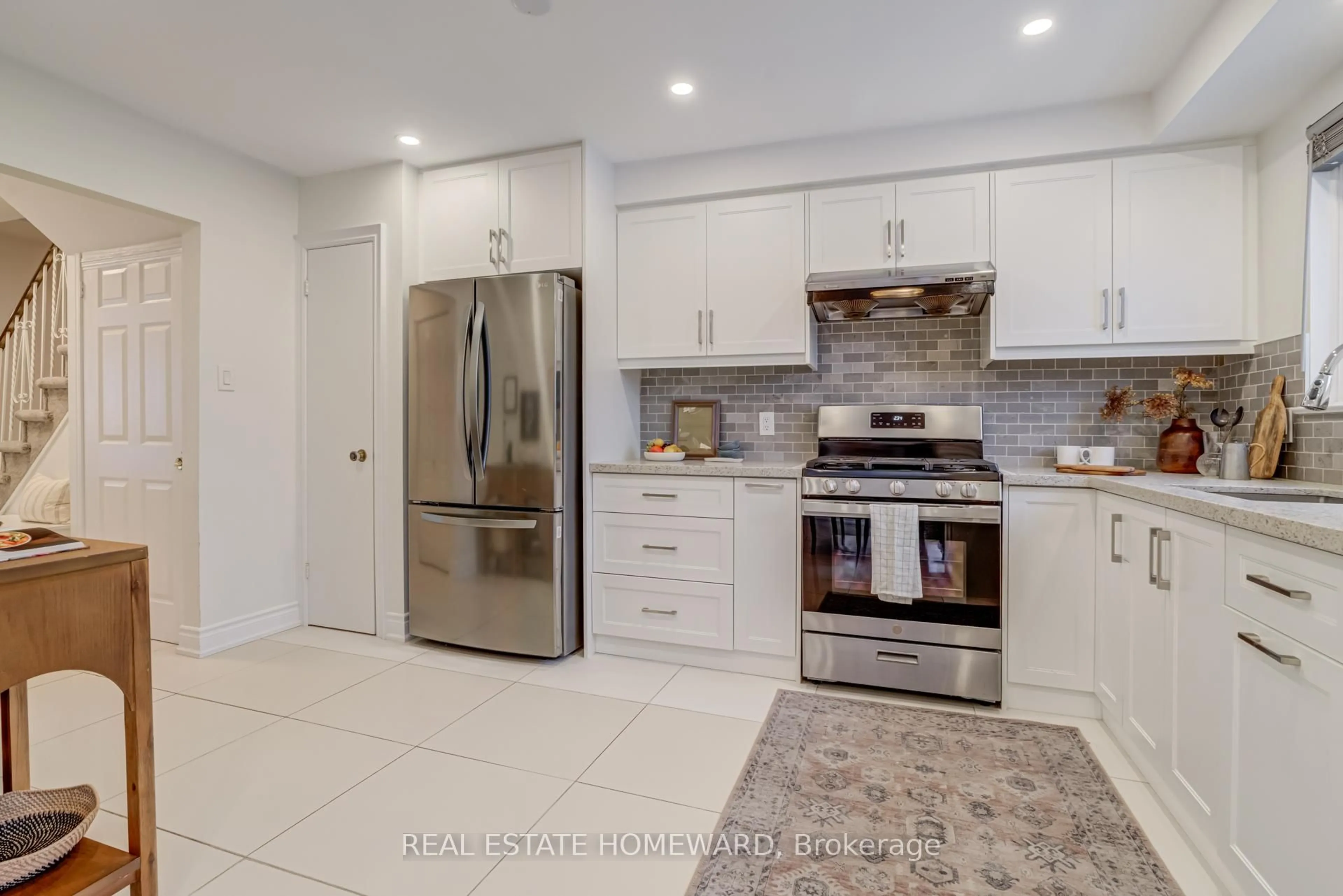 Open concept kitchen, ceramic/tile floor for 783 Dodsworth Cres, Mississauga Ontario L4Y 2H8