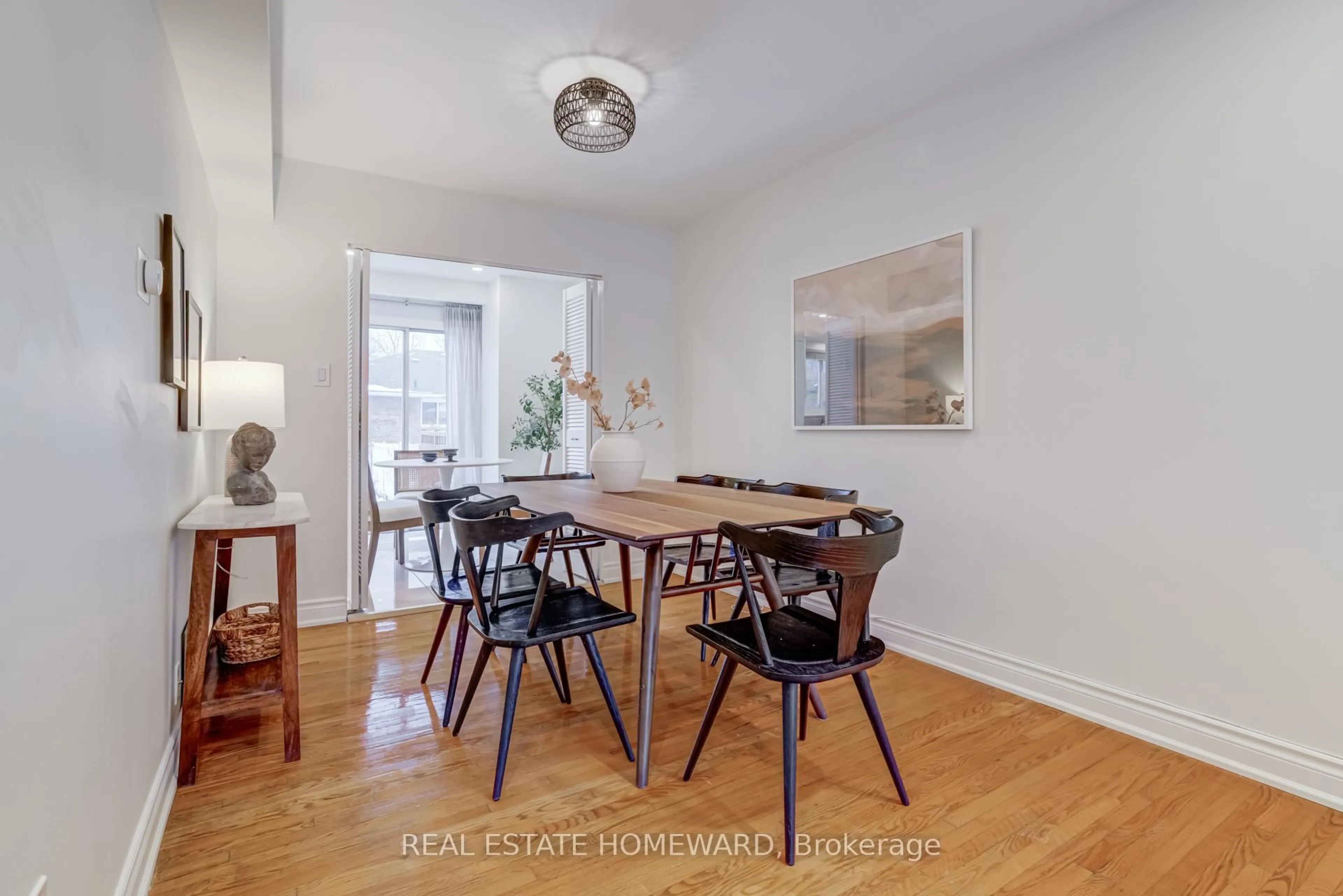 Dining room, wood/laminate floor for 783 Dodsworth Cres, Mississauga Ontario L4Y 2H8