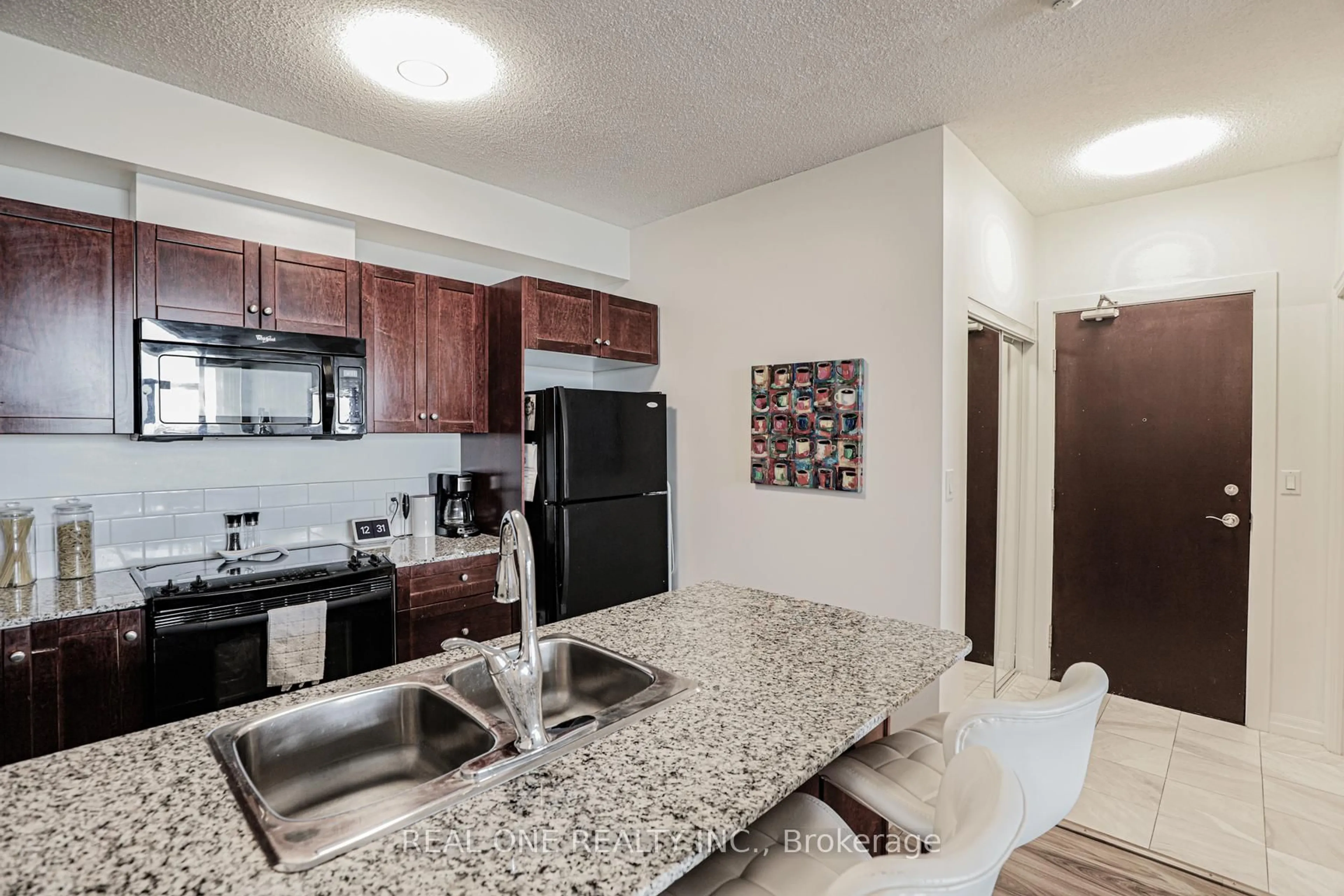 Standard kitchen, unknown for 1359 Rathburn Rd #1714, Mississauga Ontario L4W 5P7