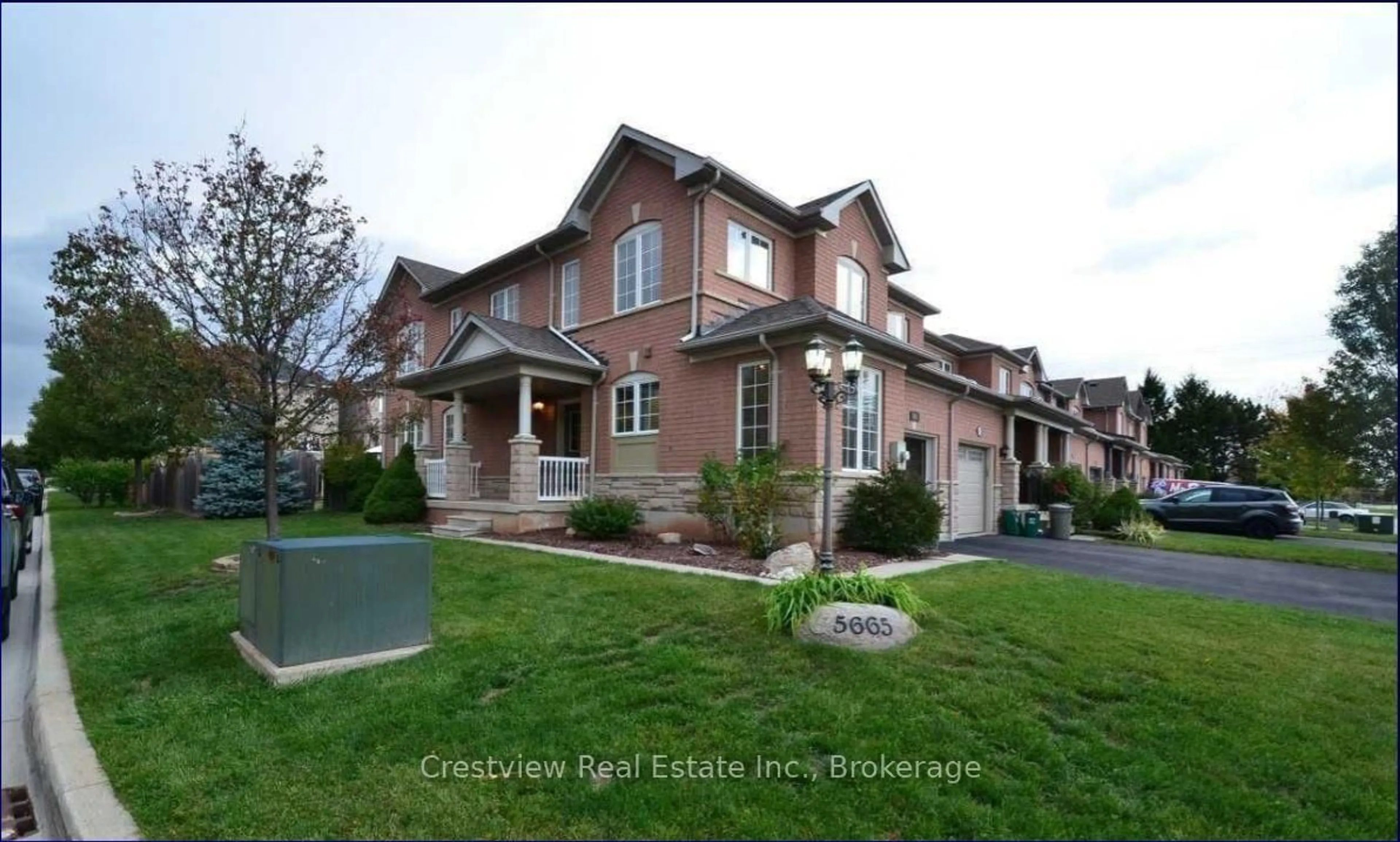 Home with brick exterior material, street for 5665 Flora Ave, Burlington Ontario L7L 6X4