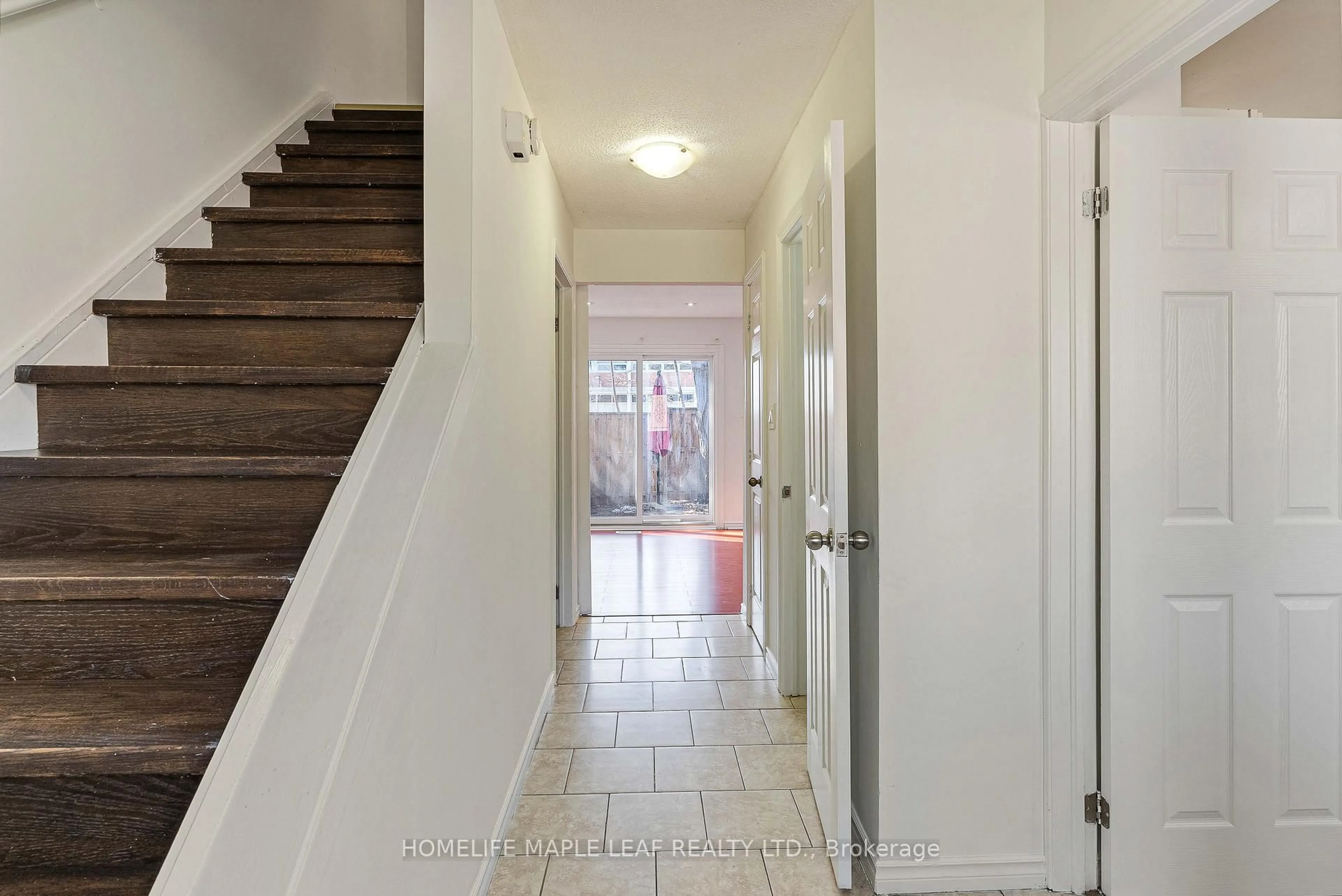 Indoor entryway for 45 Hansen Rd #57, Brampton Ontario L6V 3C5