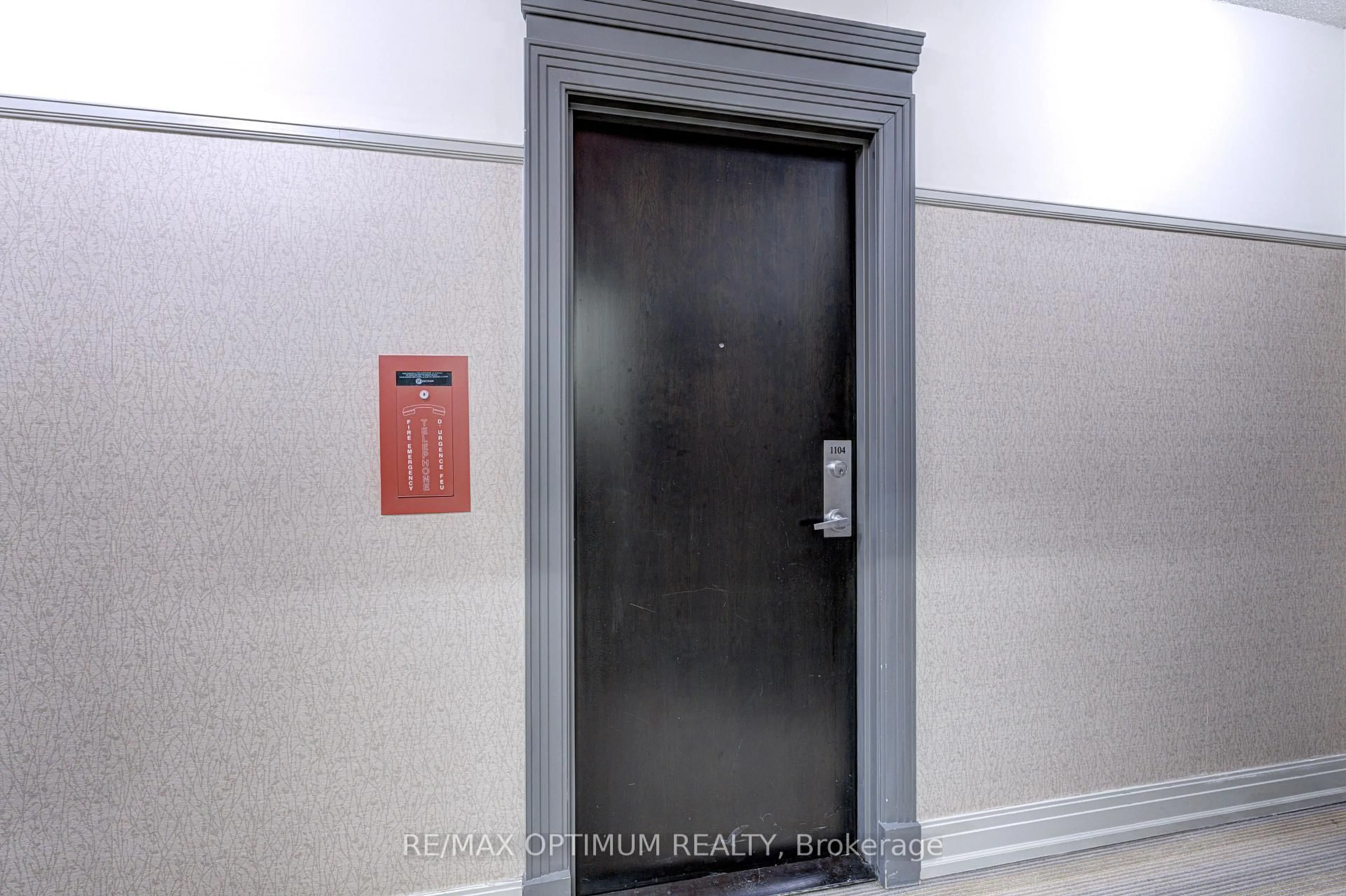 Indoor foyer for 388 Prince Of Wales Dr #1104, Mississauga Ontario L5B 0A1