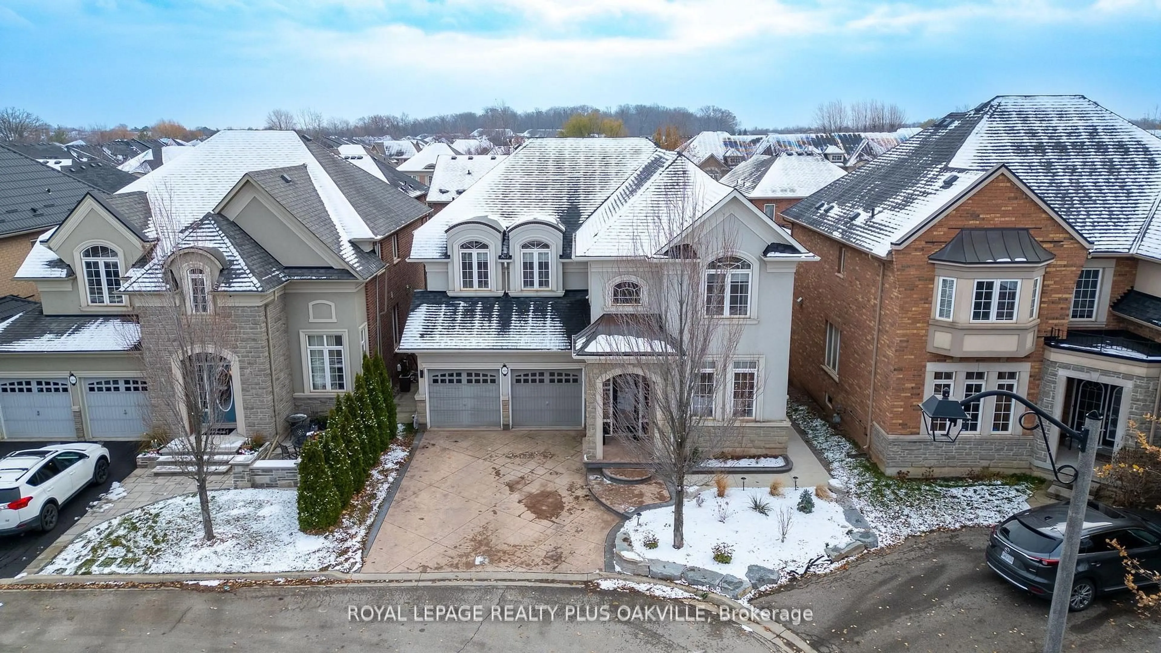 A pic from outside/outdoor area/front of a property/back of a property/a pic from drone, street for 3488 Rebecca St, Oakville Ontario L6L 6X9