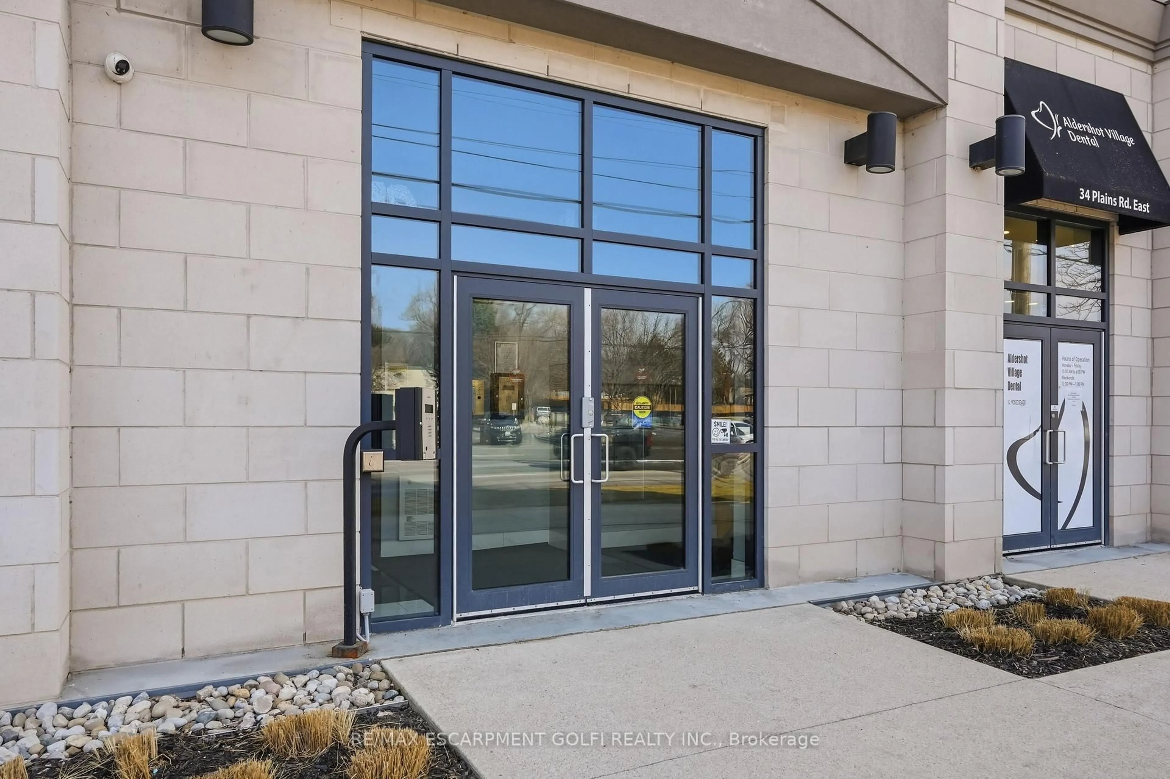 Indoor foyer for 34 Plains Rd #501, Burlington Ontario L7T 0B9