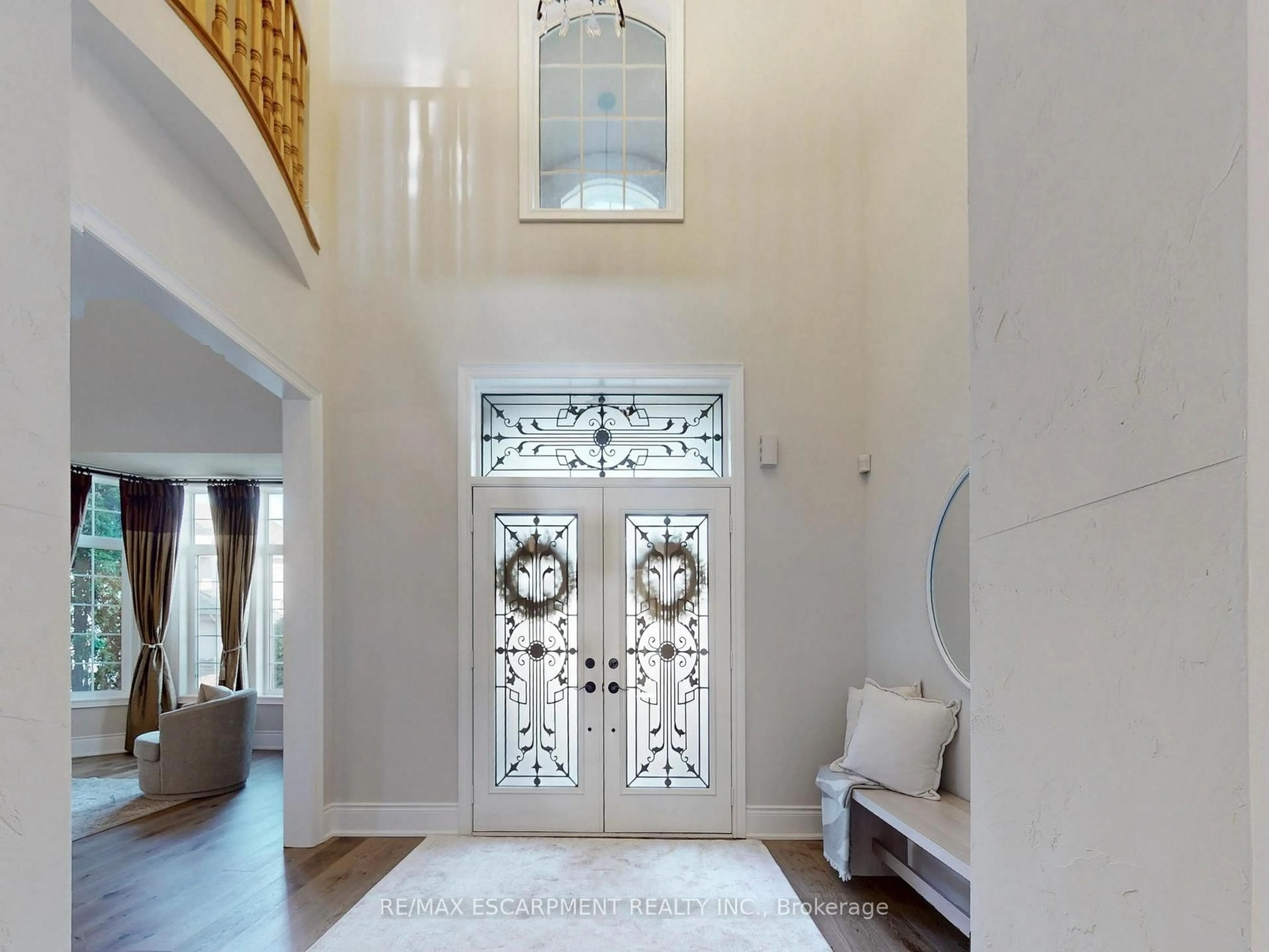 Indoor entryway for 3340 Mistwell Cres, Oakville Ontario L6L 0A3