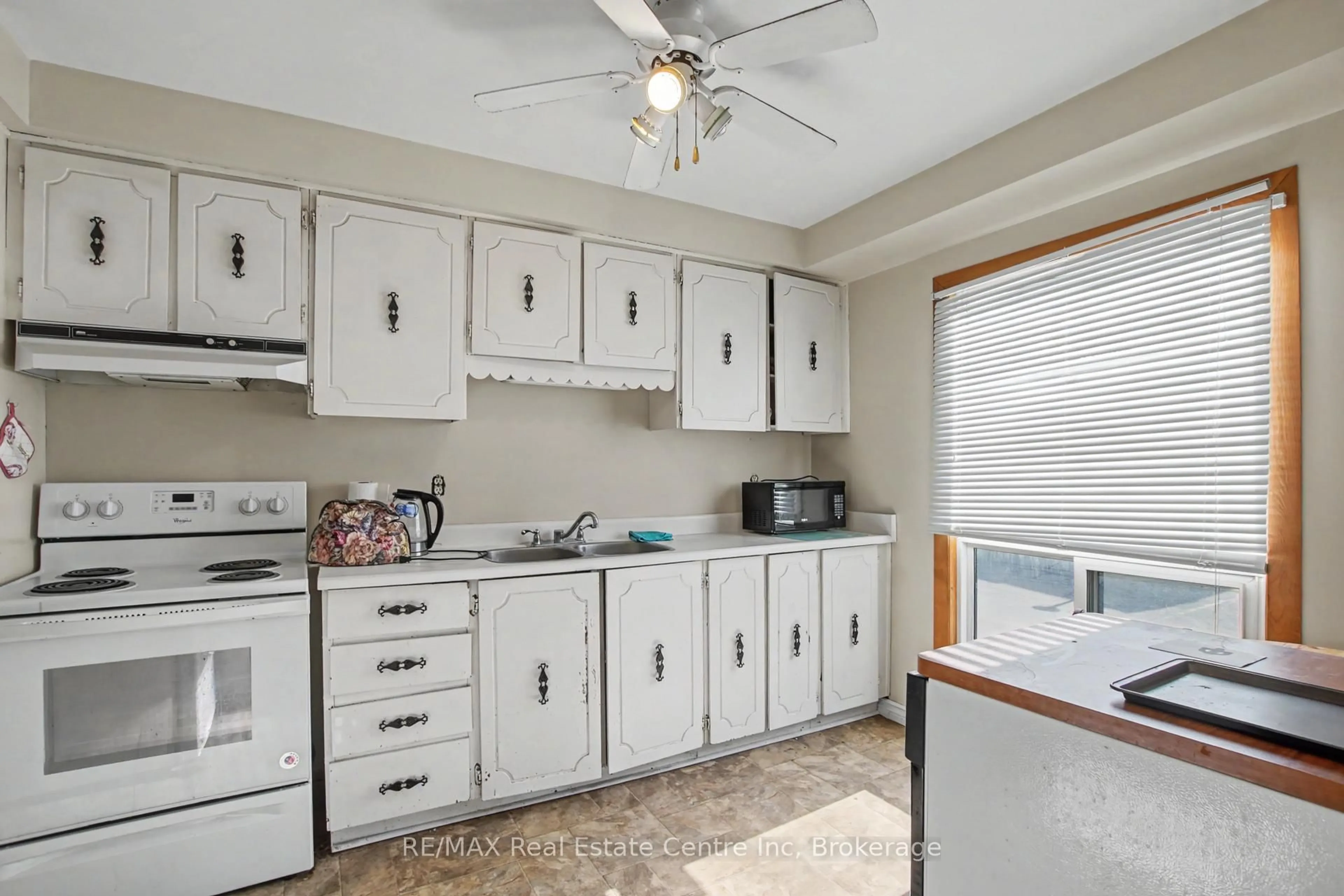 Standard kitchen, ceramic/tile floor for 481 Pitfield Rd #28, Milton Ontario L9T 3J5