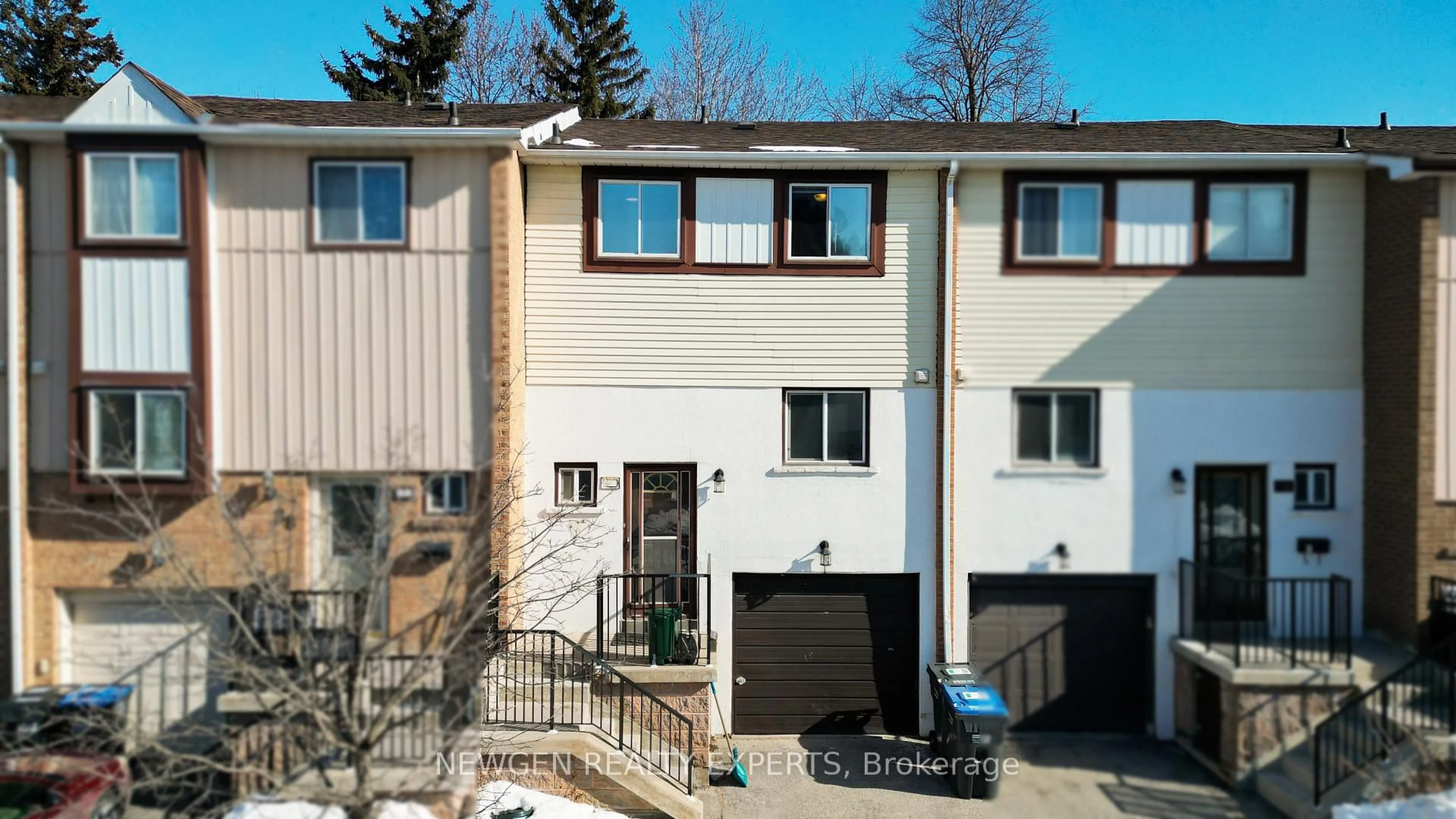 Home with vinyl exterior material, street for 87 Moregate Cres, Brampton Ontario L6S 3K9