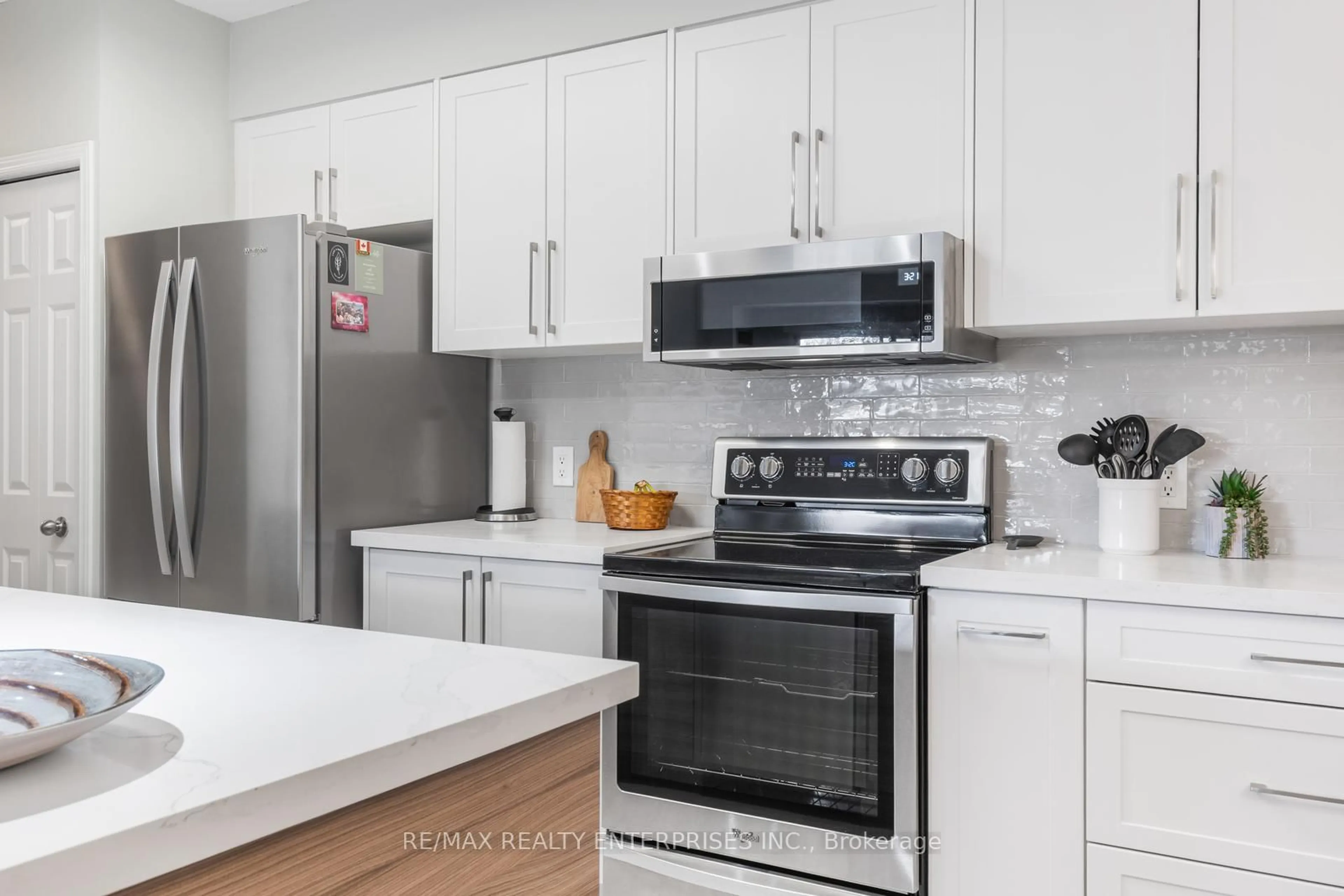 Standard kitchen, unknown for 24 Chapel St #302, Halton Hills Ontario L7G 6A7