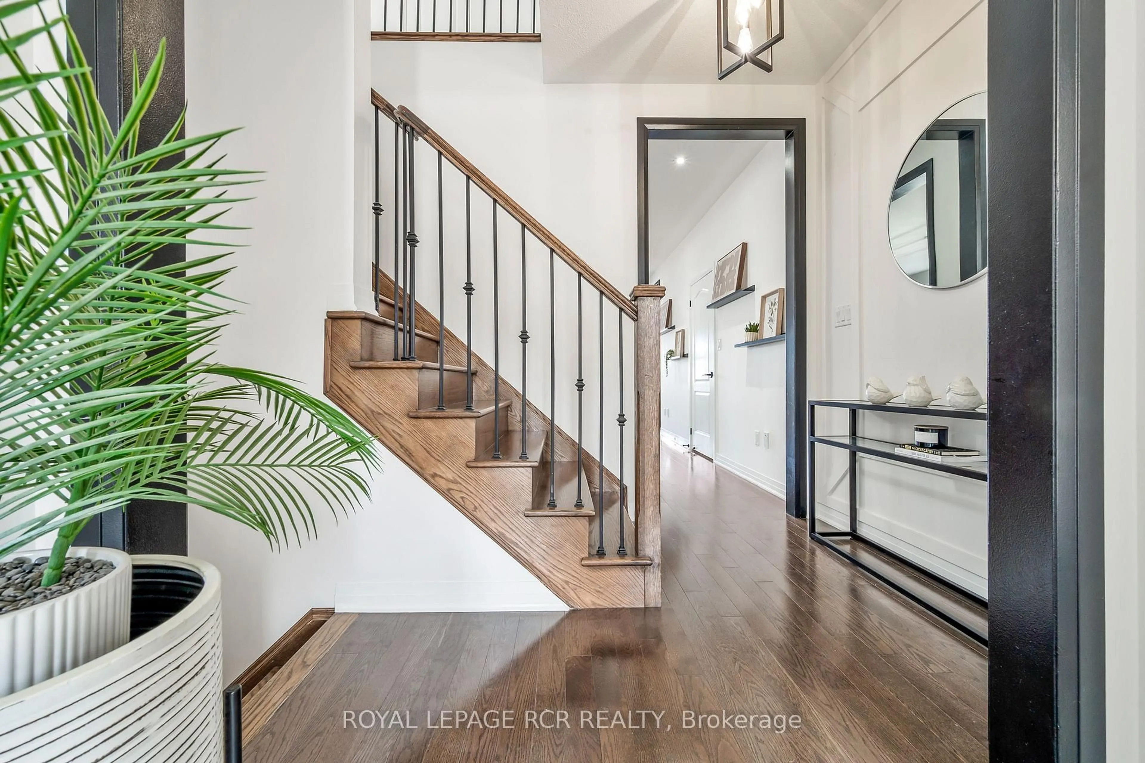 Indoor entryway for 7 Paisley Way, Orangeville Ontario L9W 6Z5