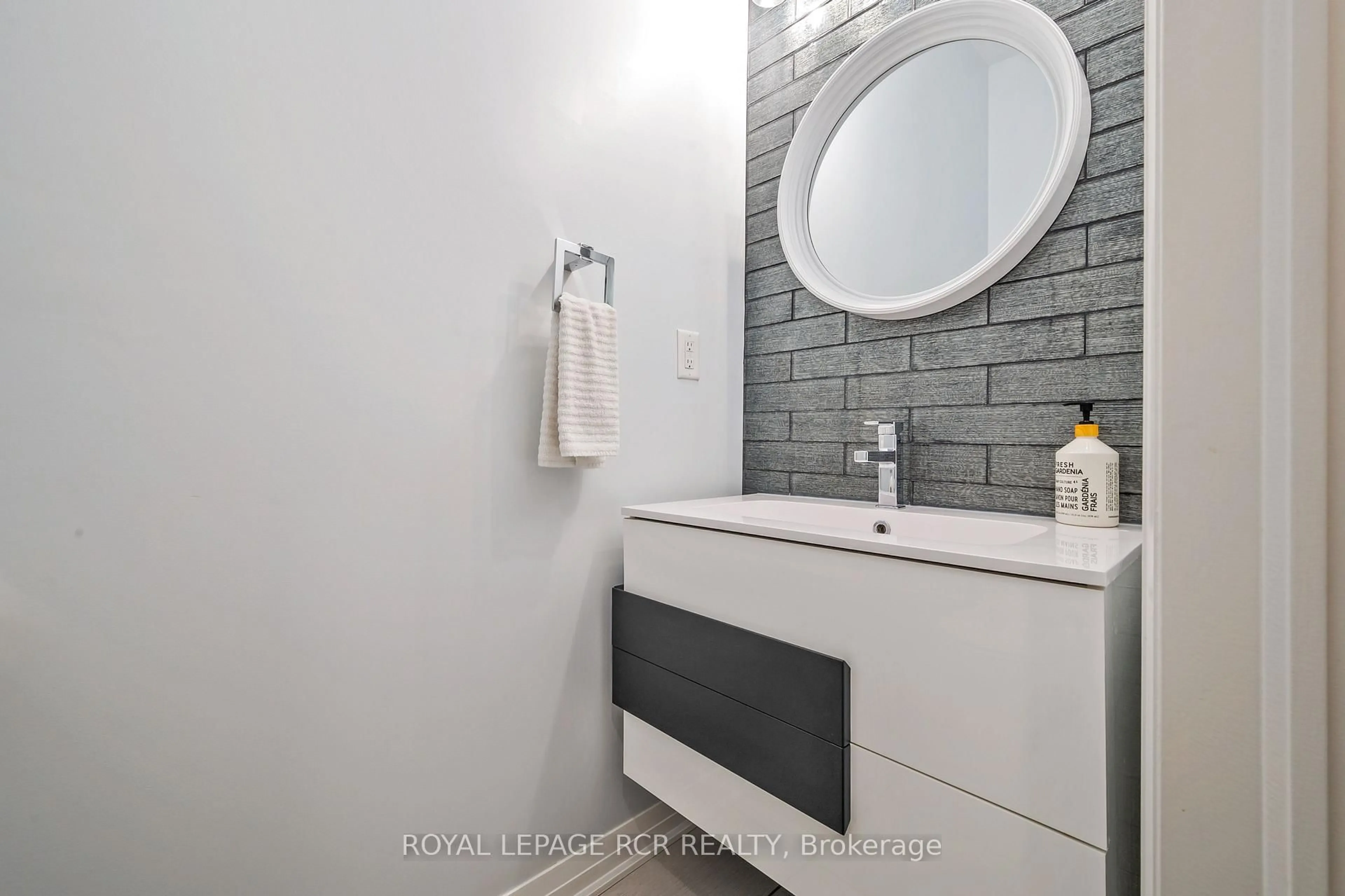 Contemporary bathroom, ceramic/tile floor for 7 Paisley Way, Orangeville Ontario L9W 6Z5